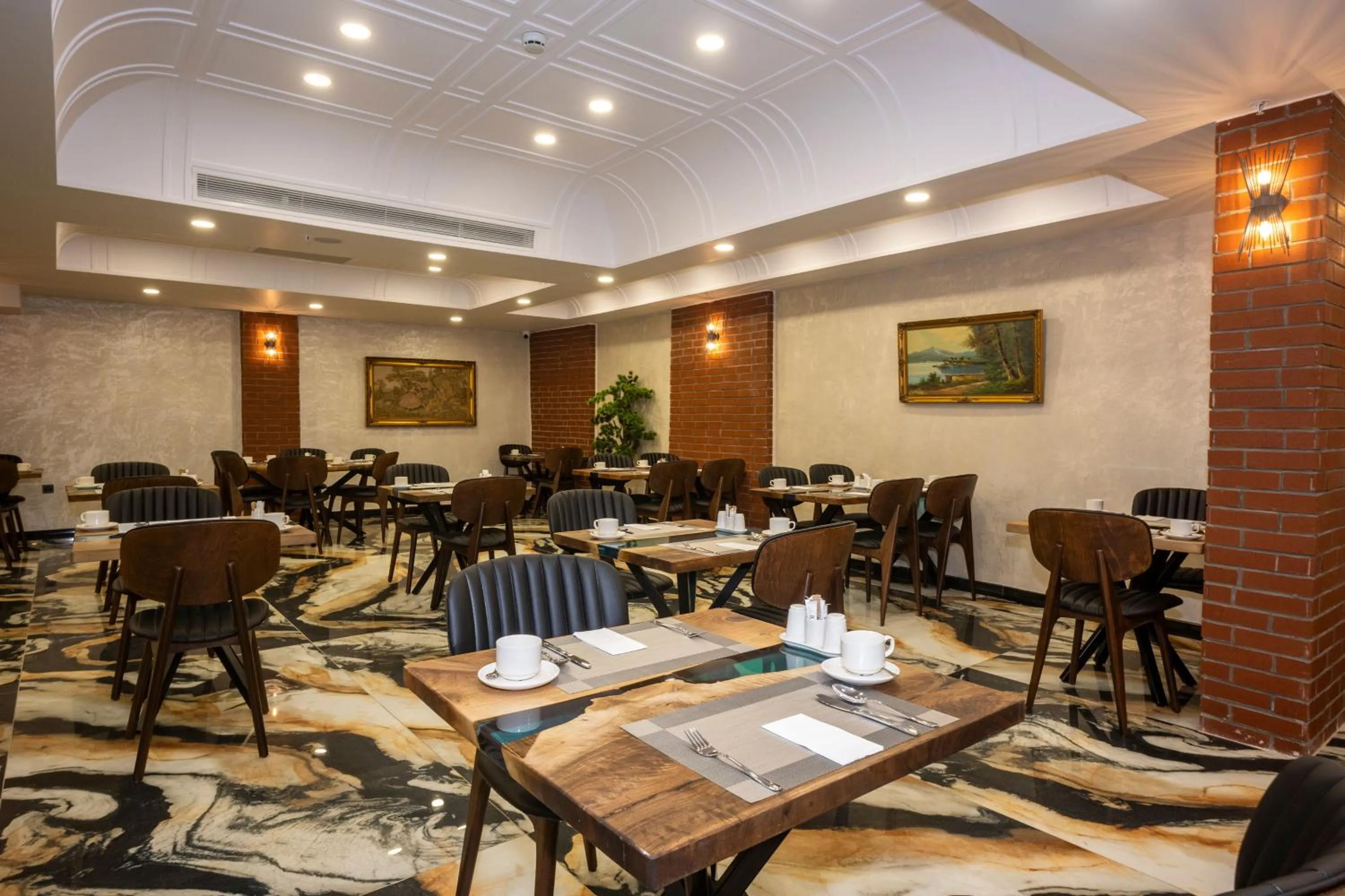 Restaurant/places to eat in Icon Hotel Bomonti