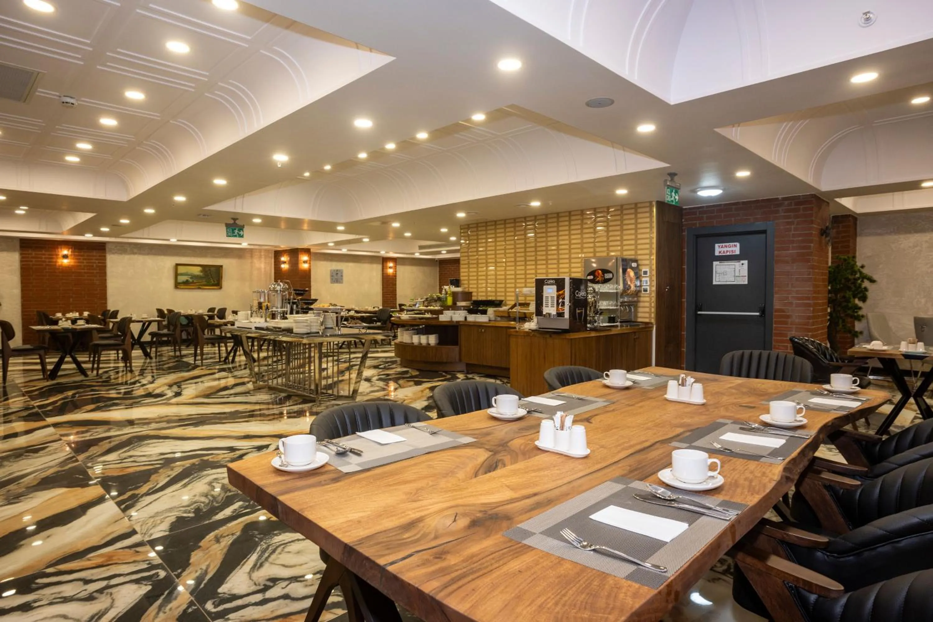 Restaurant/places to eat in Icon Hotel Bomonti