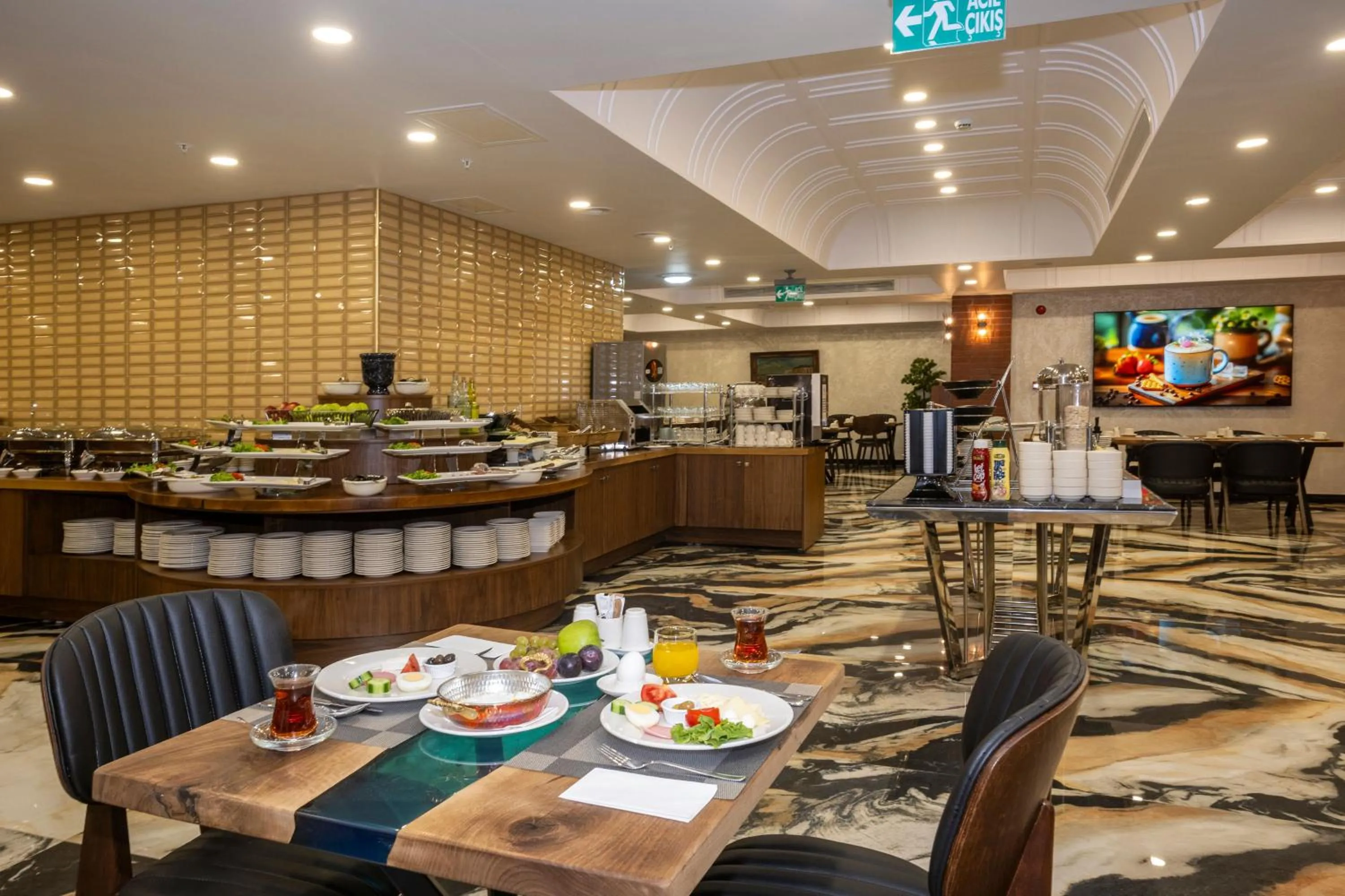 Dining area in Icon Hotel Bomonti