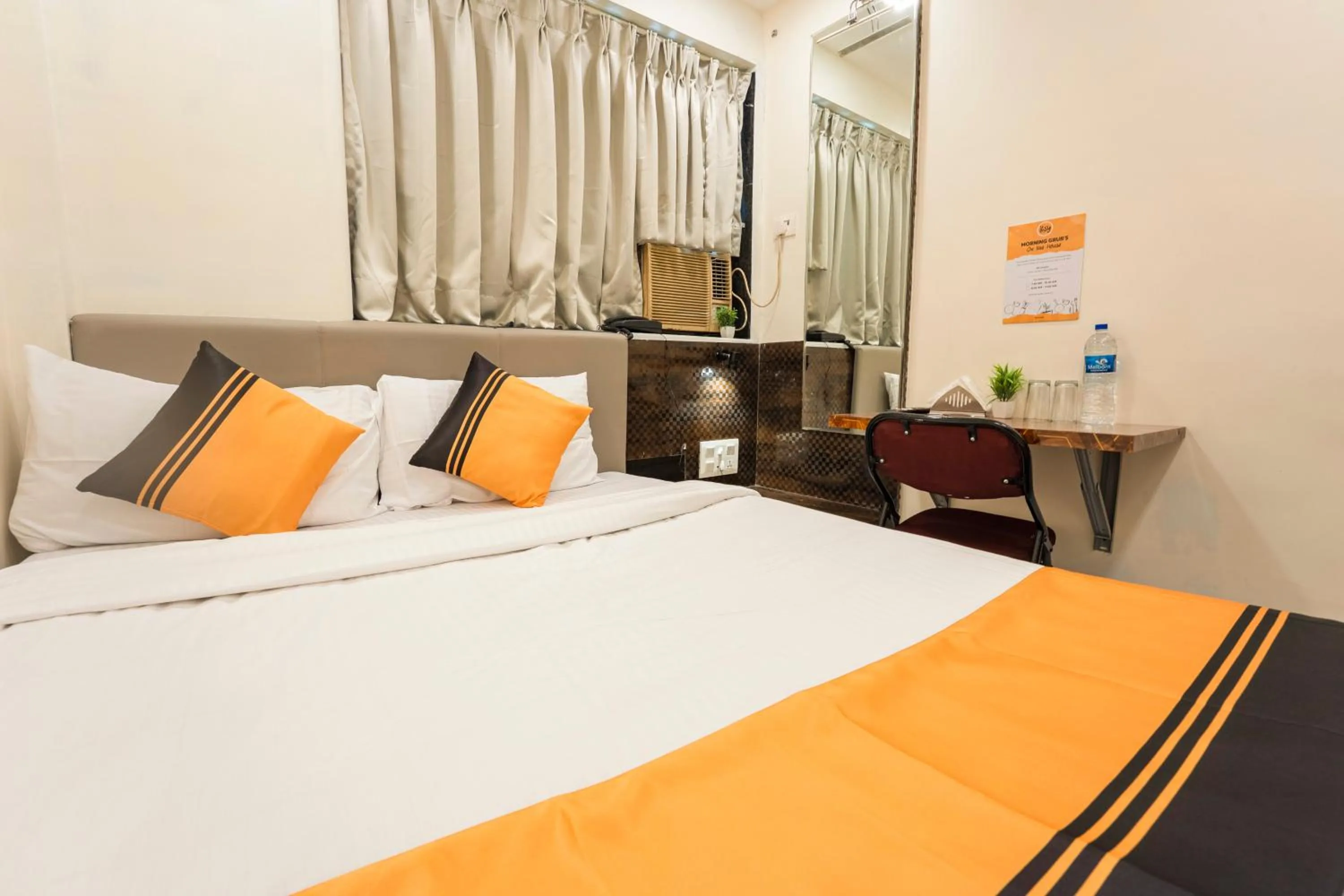 Bedroom, Bed in Itsy Hotels Bindra Elite
