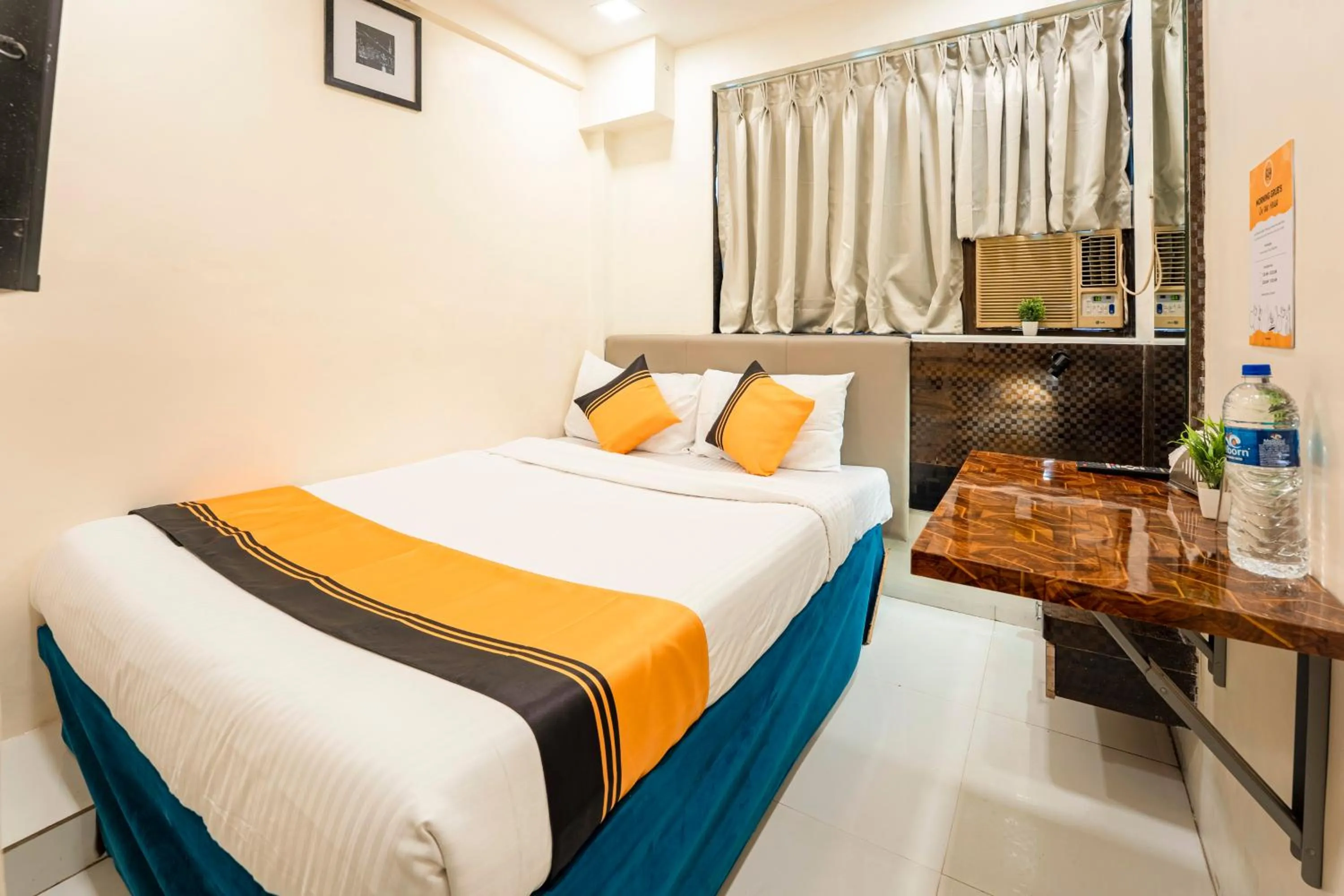 Bedroom, Bed in Itsy Hotels Bindra Elite