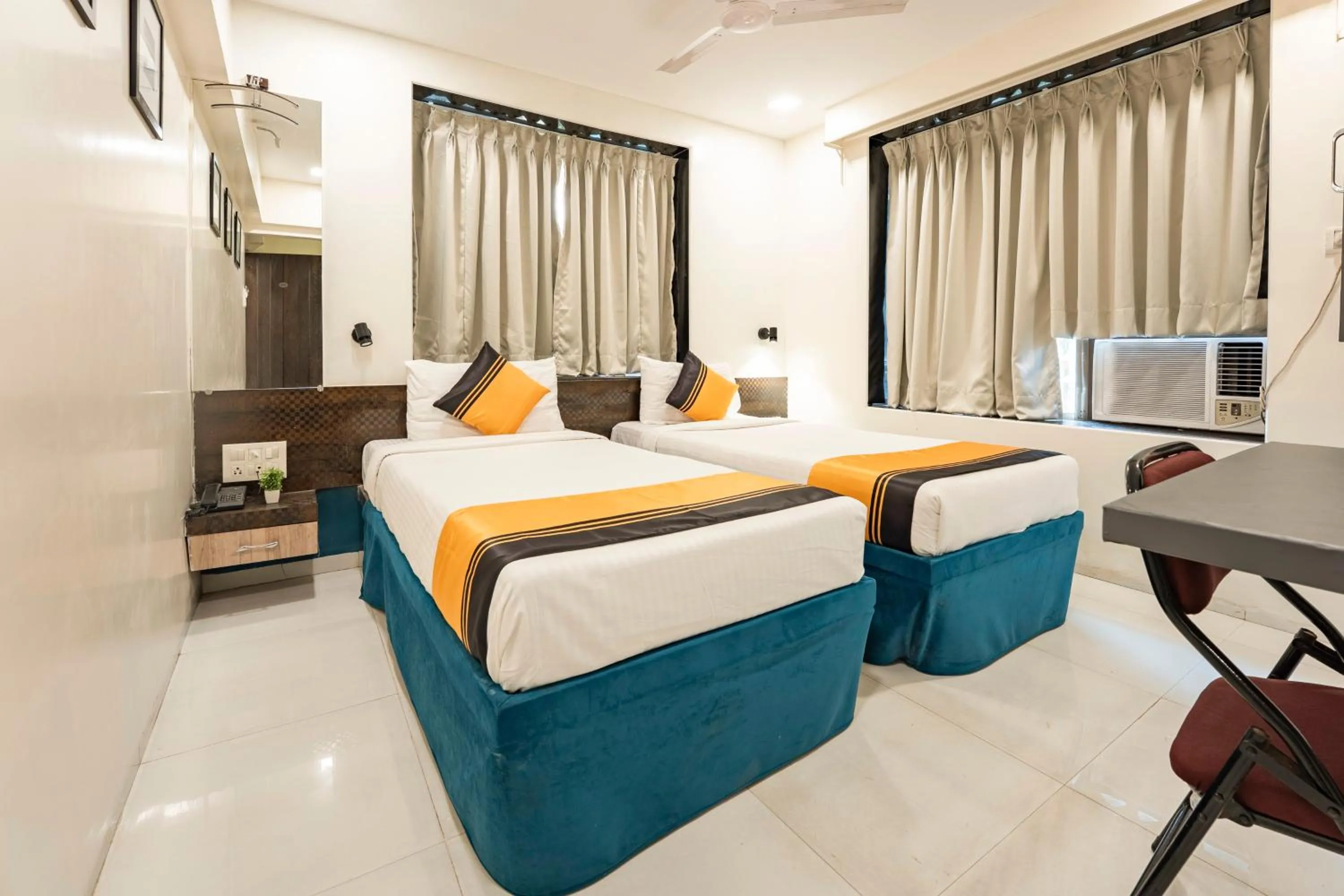 Bedroom, Bed in Itsy Hotels Bindra Elite