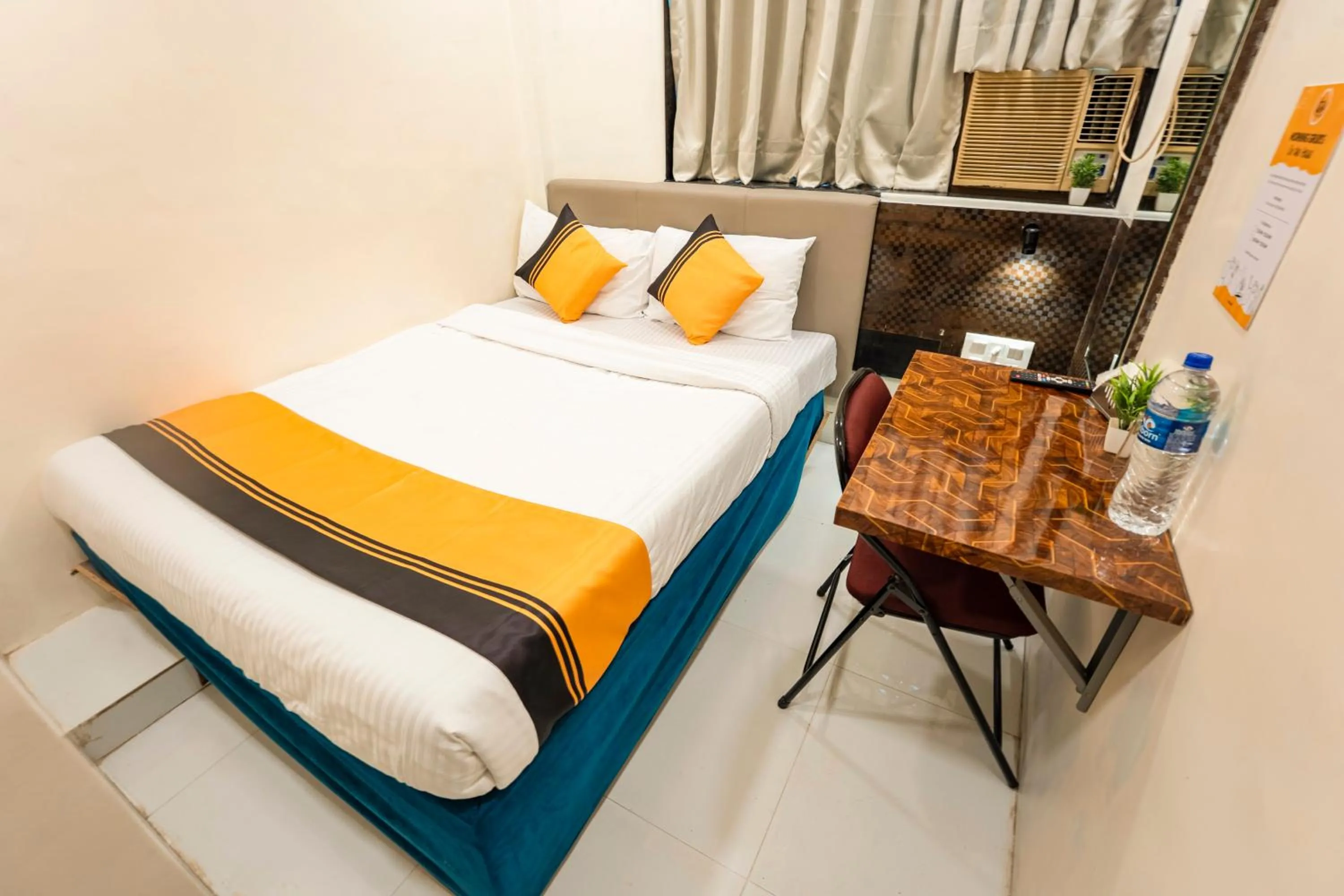 Bedroom, Bed in Itsy Hotels Bindra Elite