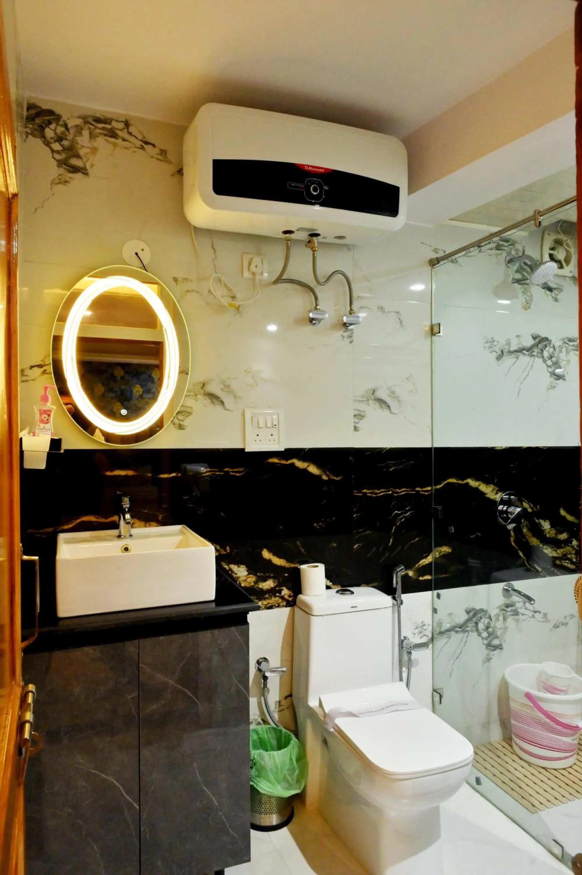 Toilet in Griham Inn