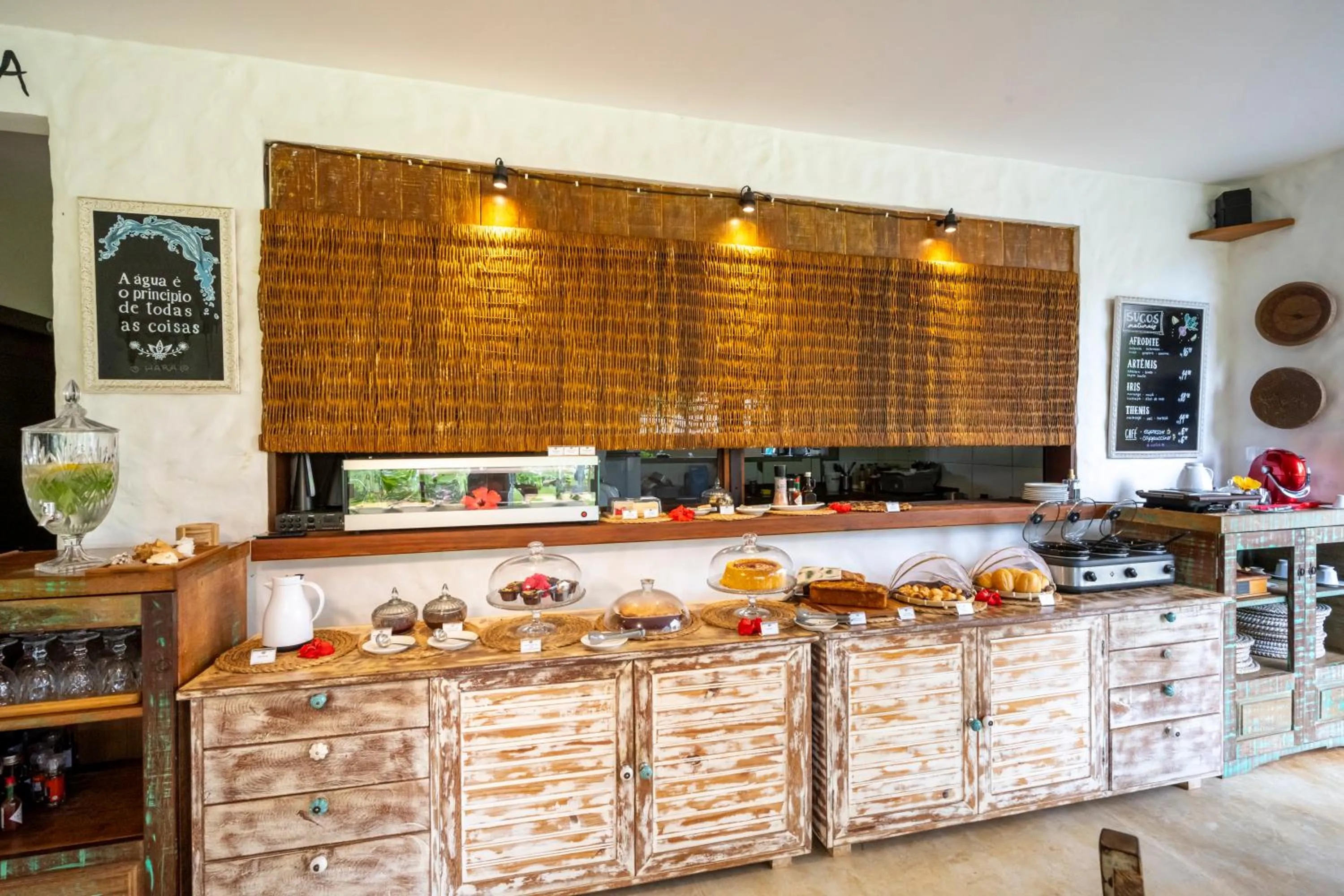 Buffet breakfast in Hara Pousada e SPA