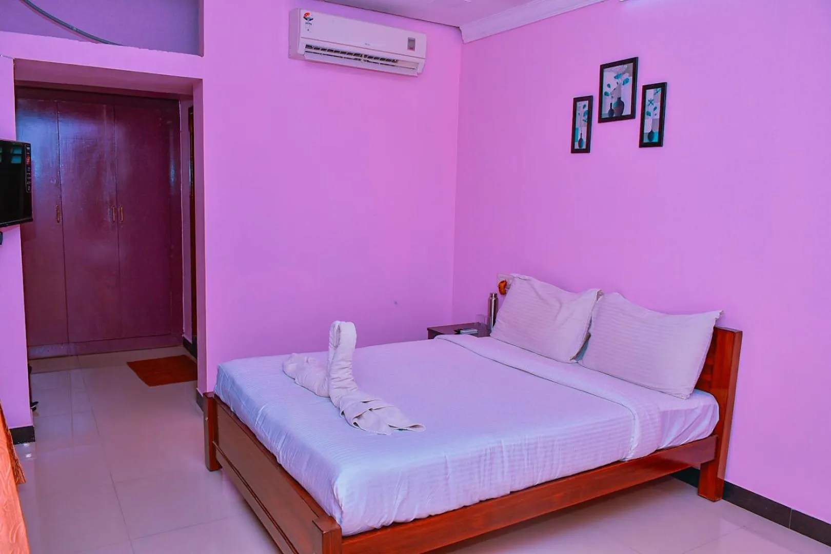 Bed in Coral Shelters Pykara