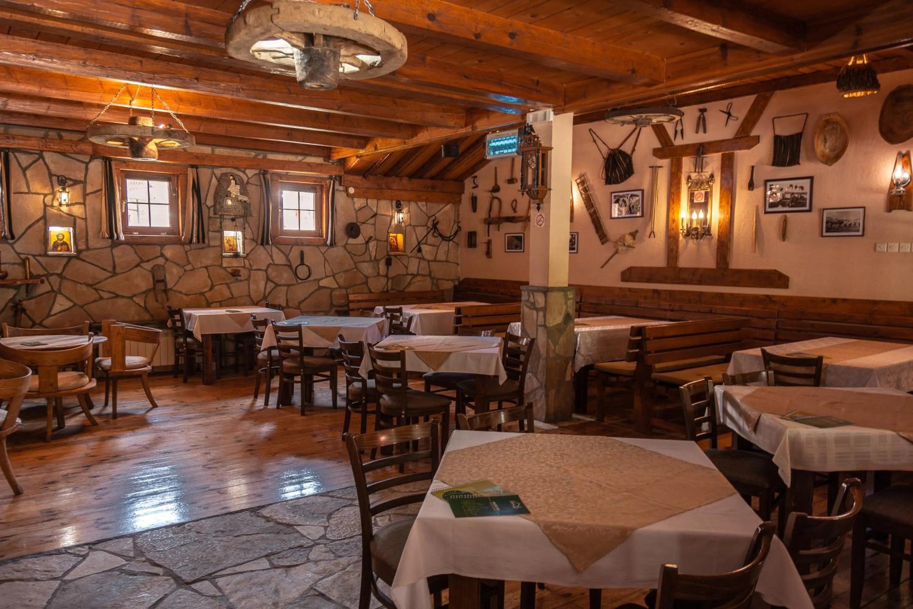 Restaurant/places to eat in Hotel Zlatni bor