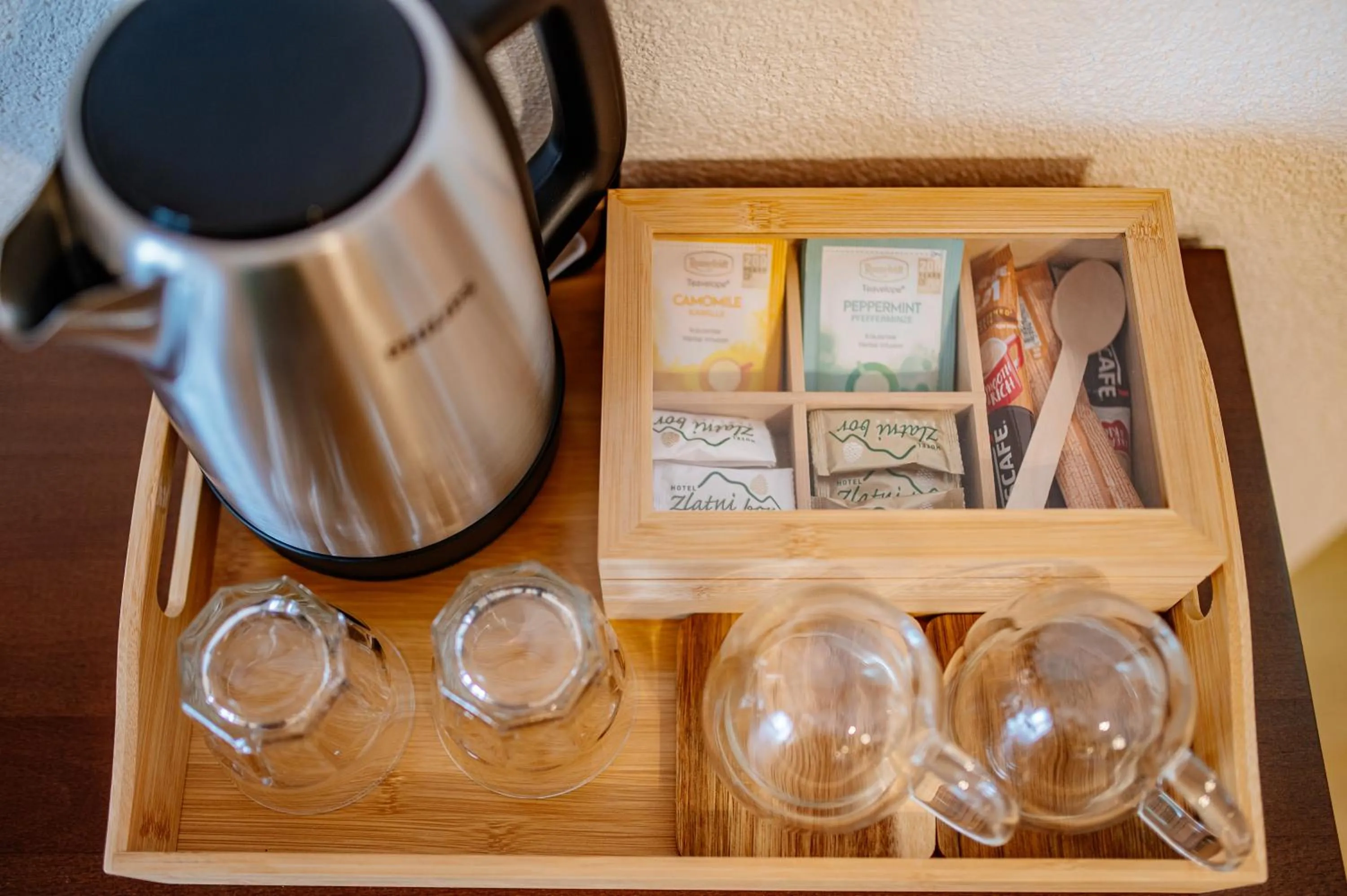 Coffee/tea facilities in Hotel Zlatni bor
