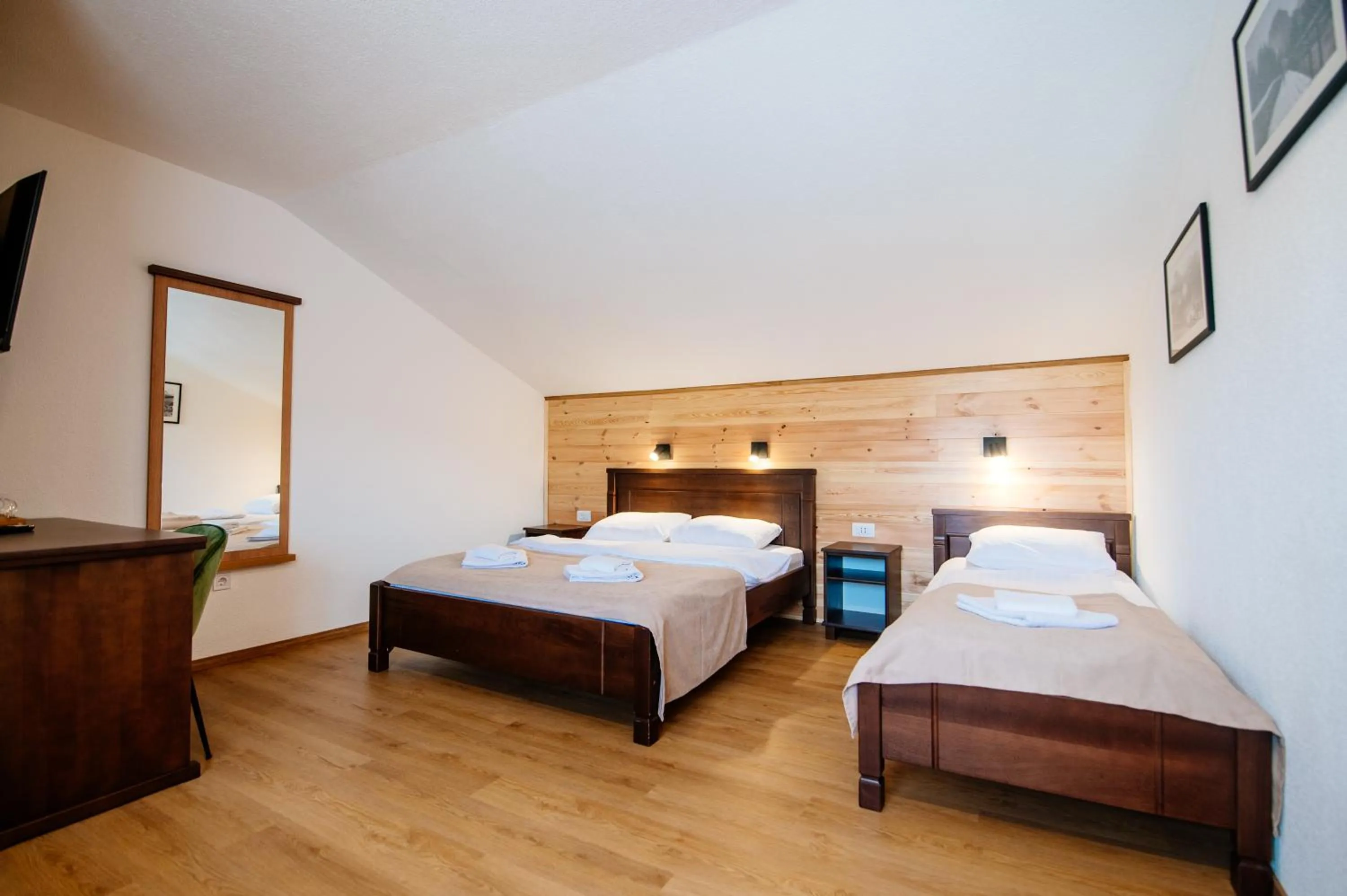 Bed in Hotel Zlatni bor