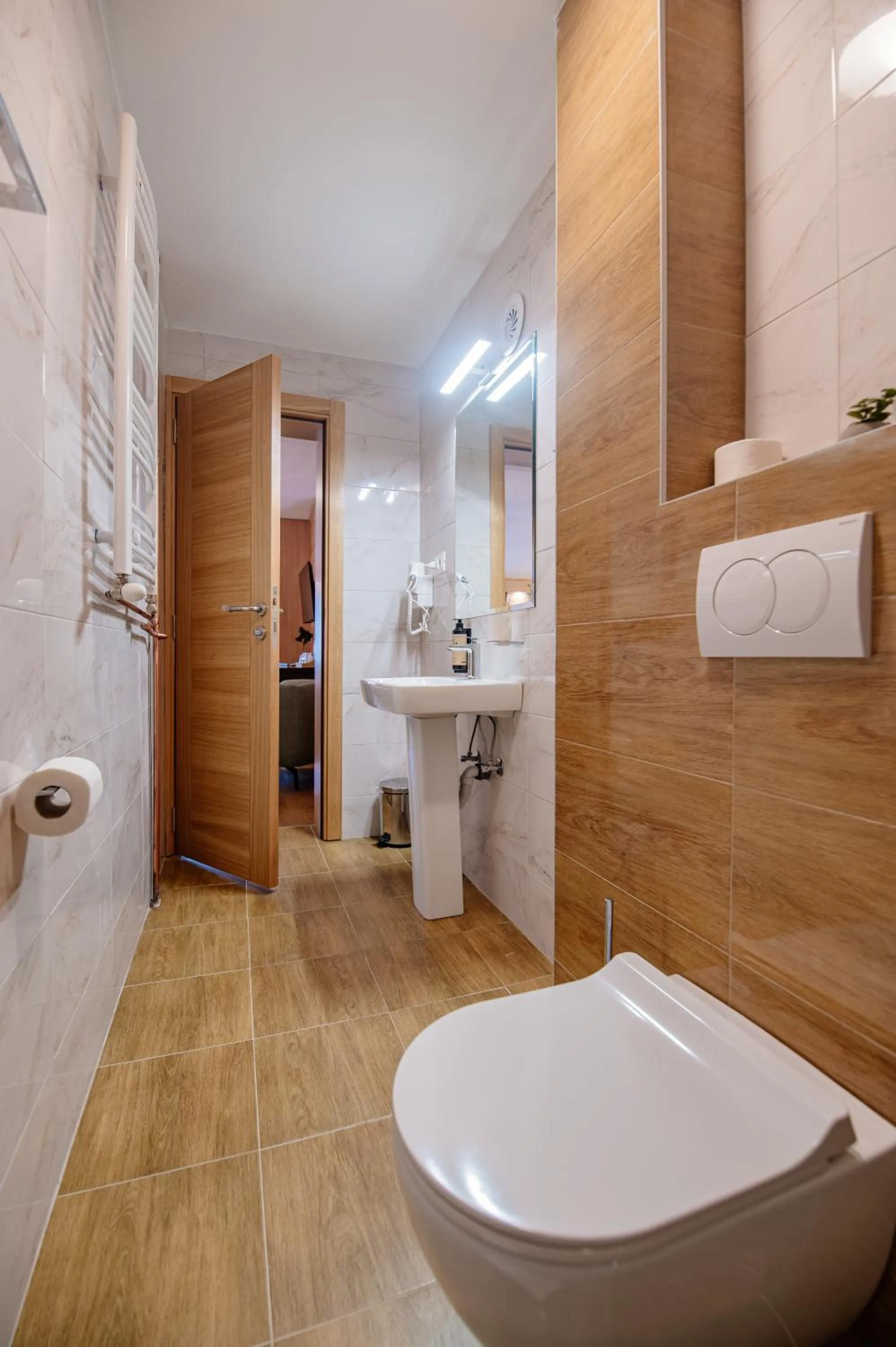 Shower in Hotel Zlatni bor