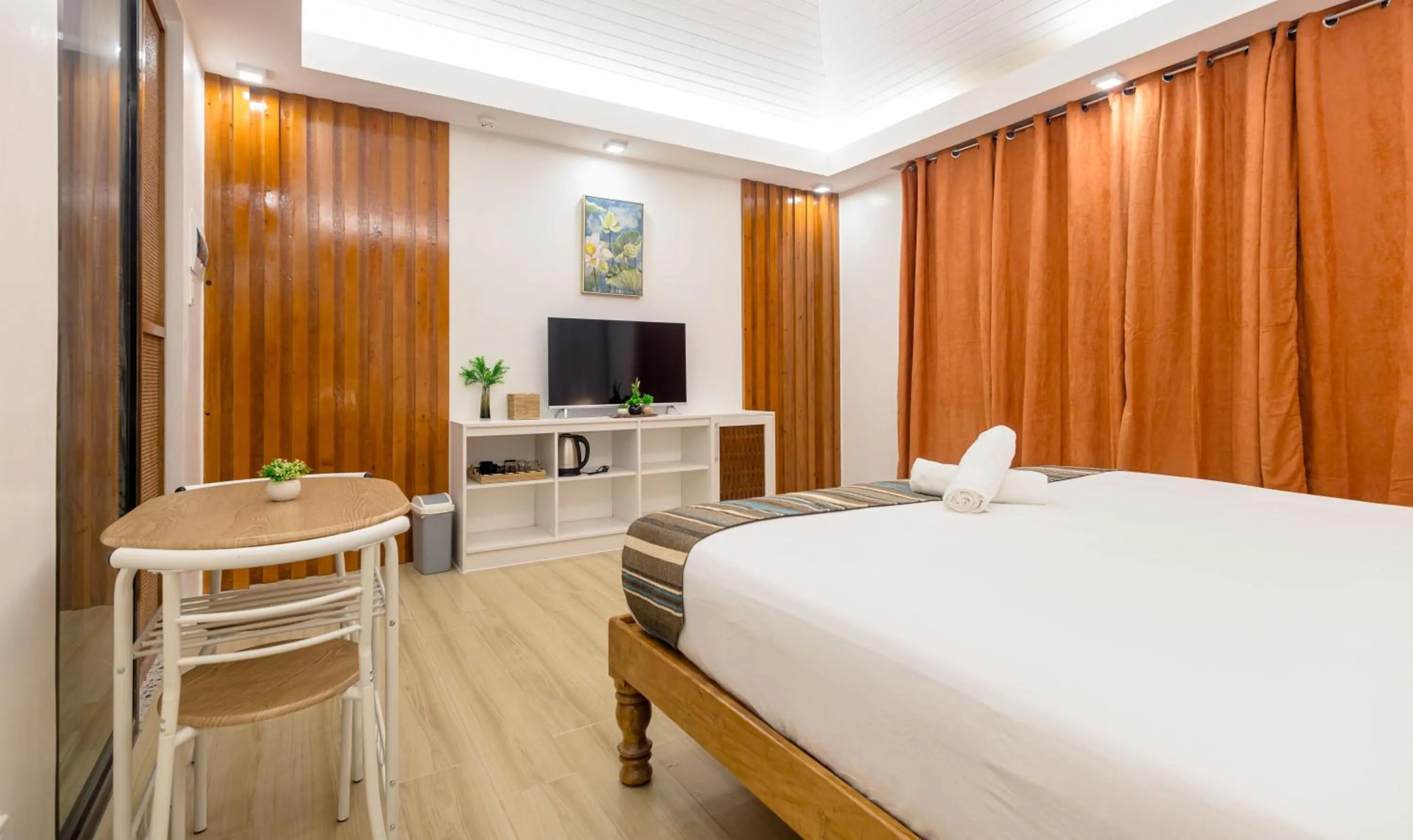 Bedroom, Bed in E L Westensee Resort