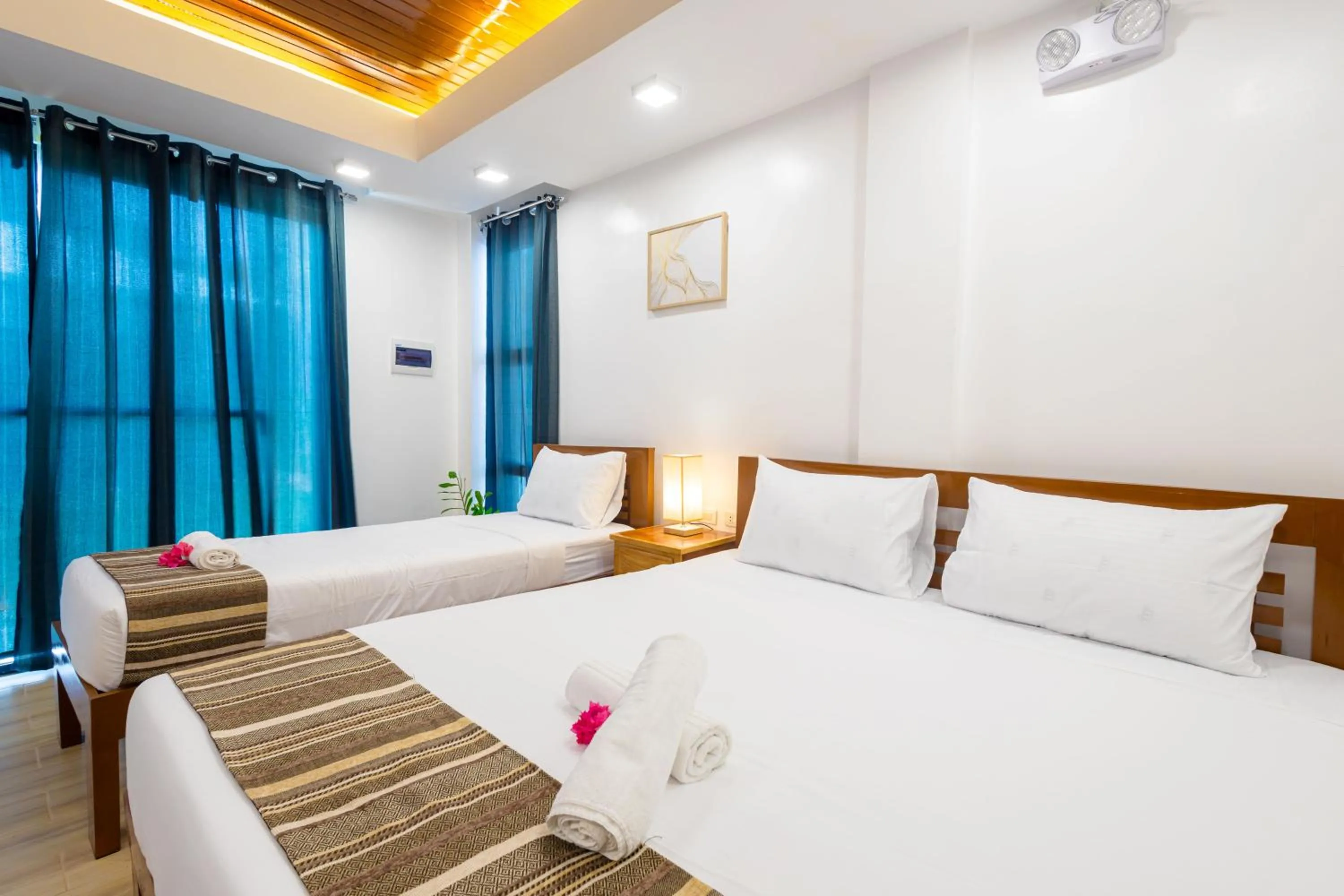 Bedroom, Bed in E L Westensee Resort