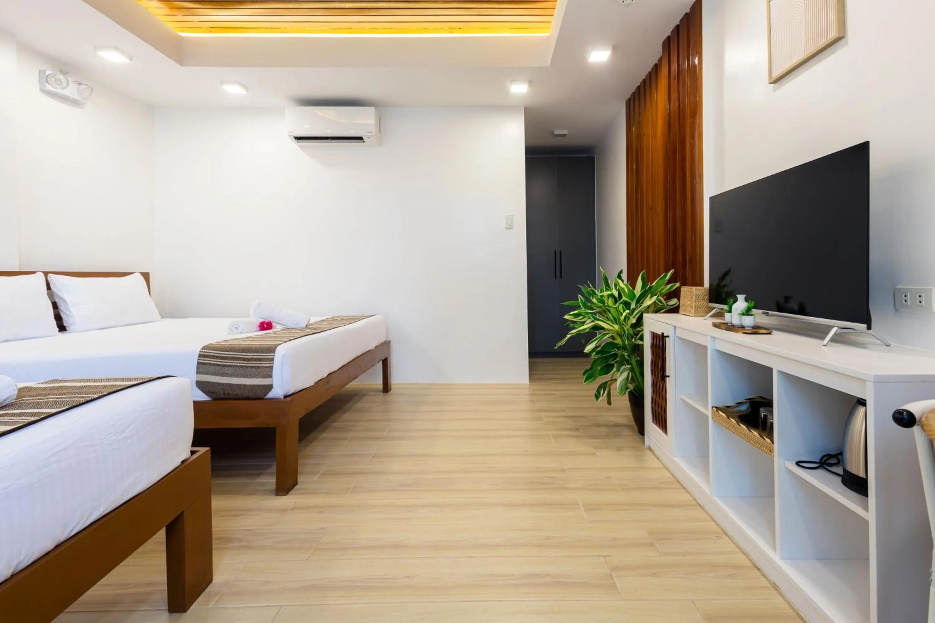 Bedroom, Bed in E L Westensee Resort