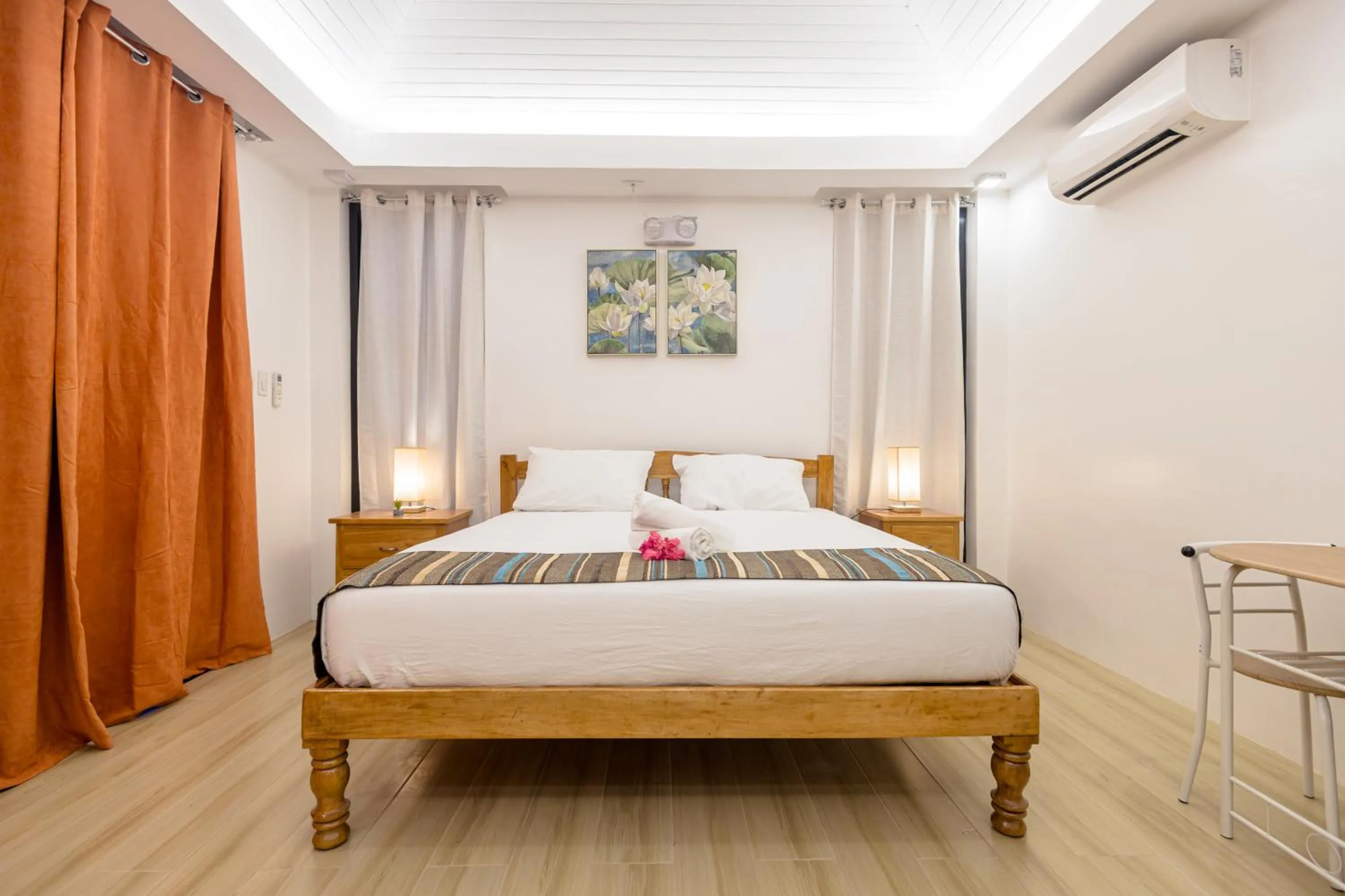 Bedroom, Bed in E L Westensee Resort