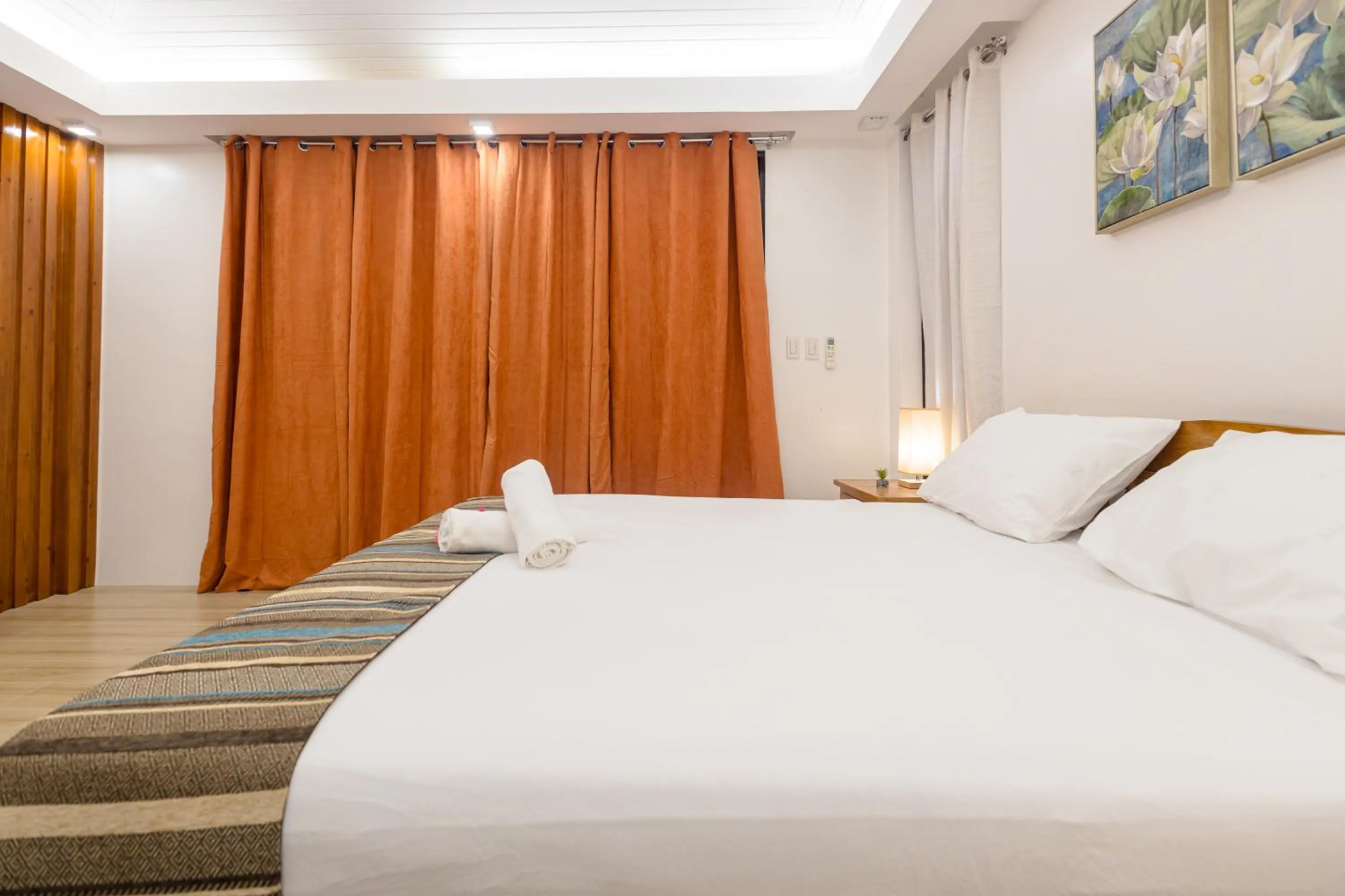 Bedroom, Bed in E L Westensee Resort