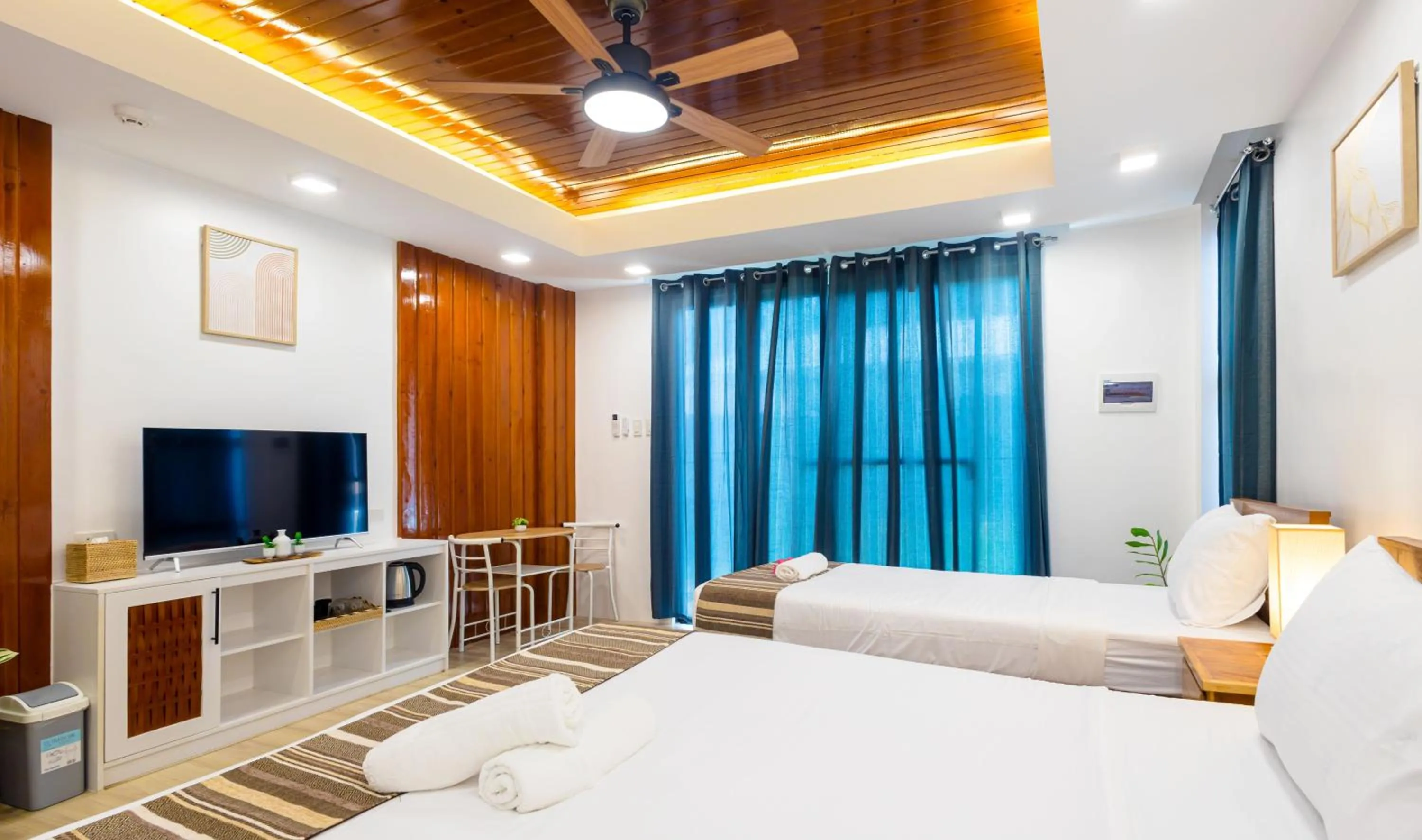 Bedroom, Bed in E L Westensee Resort