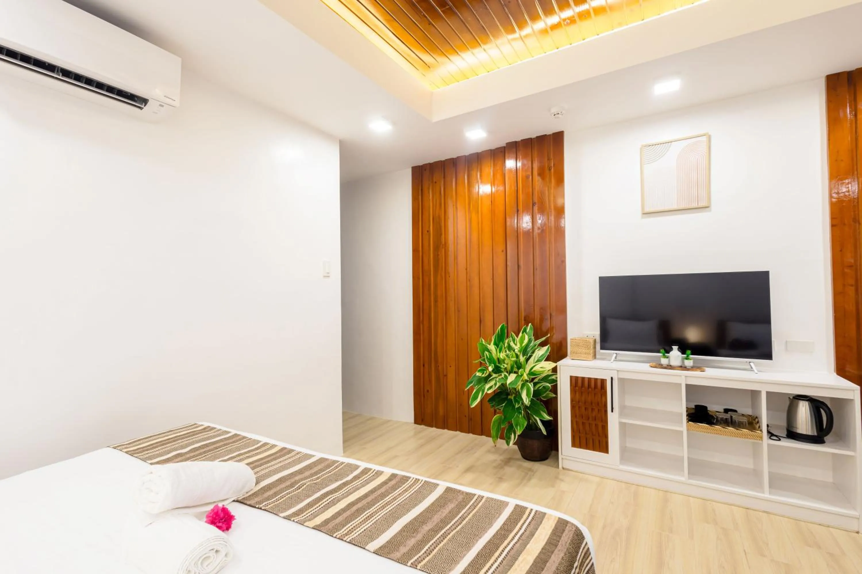 TV and multimedia, Bed in E L Westensee Resort