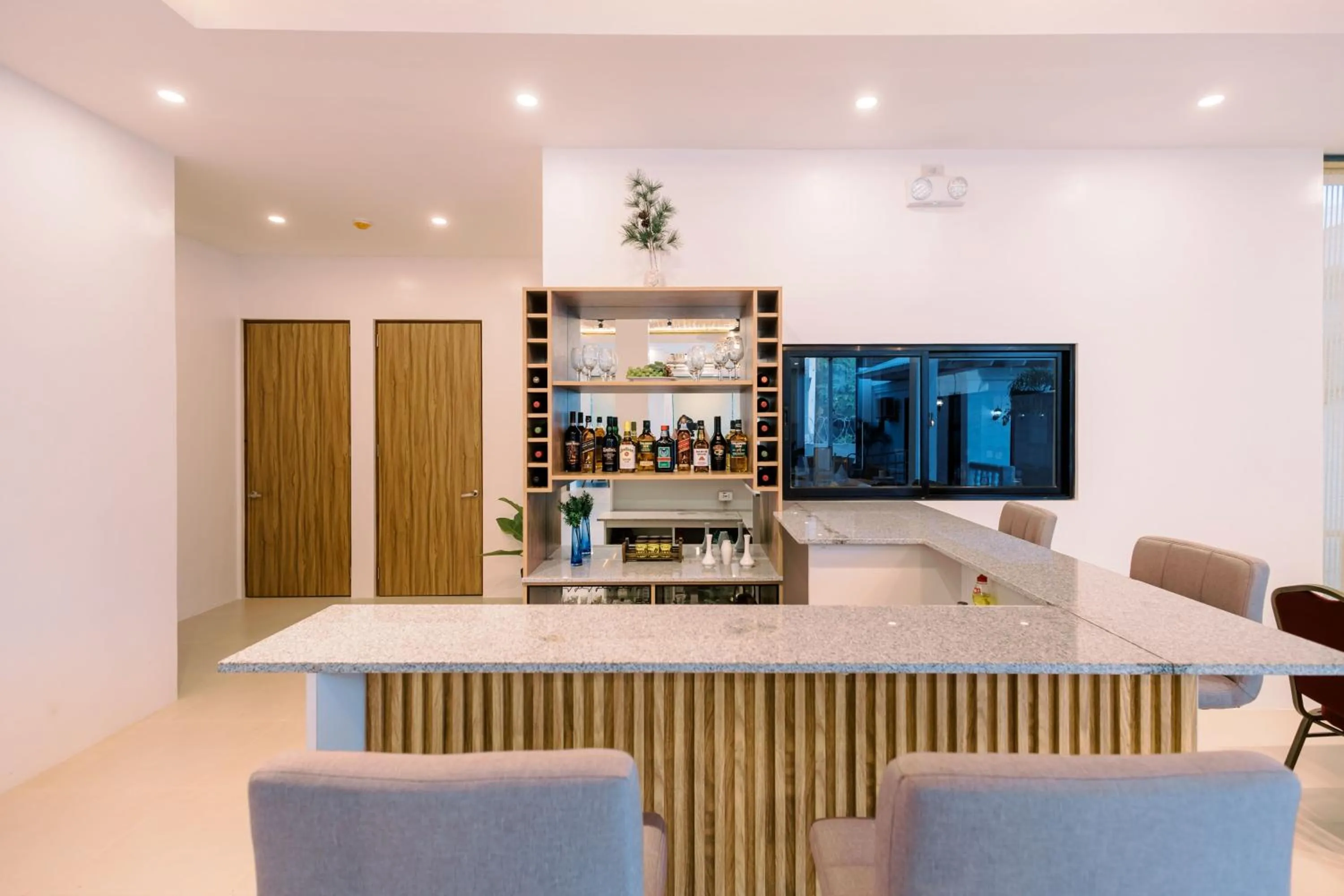 Lounge or bar in E L Westensee Resort