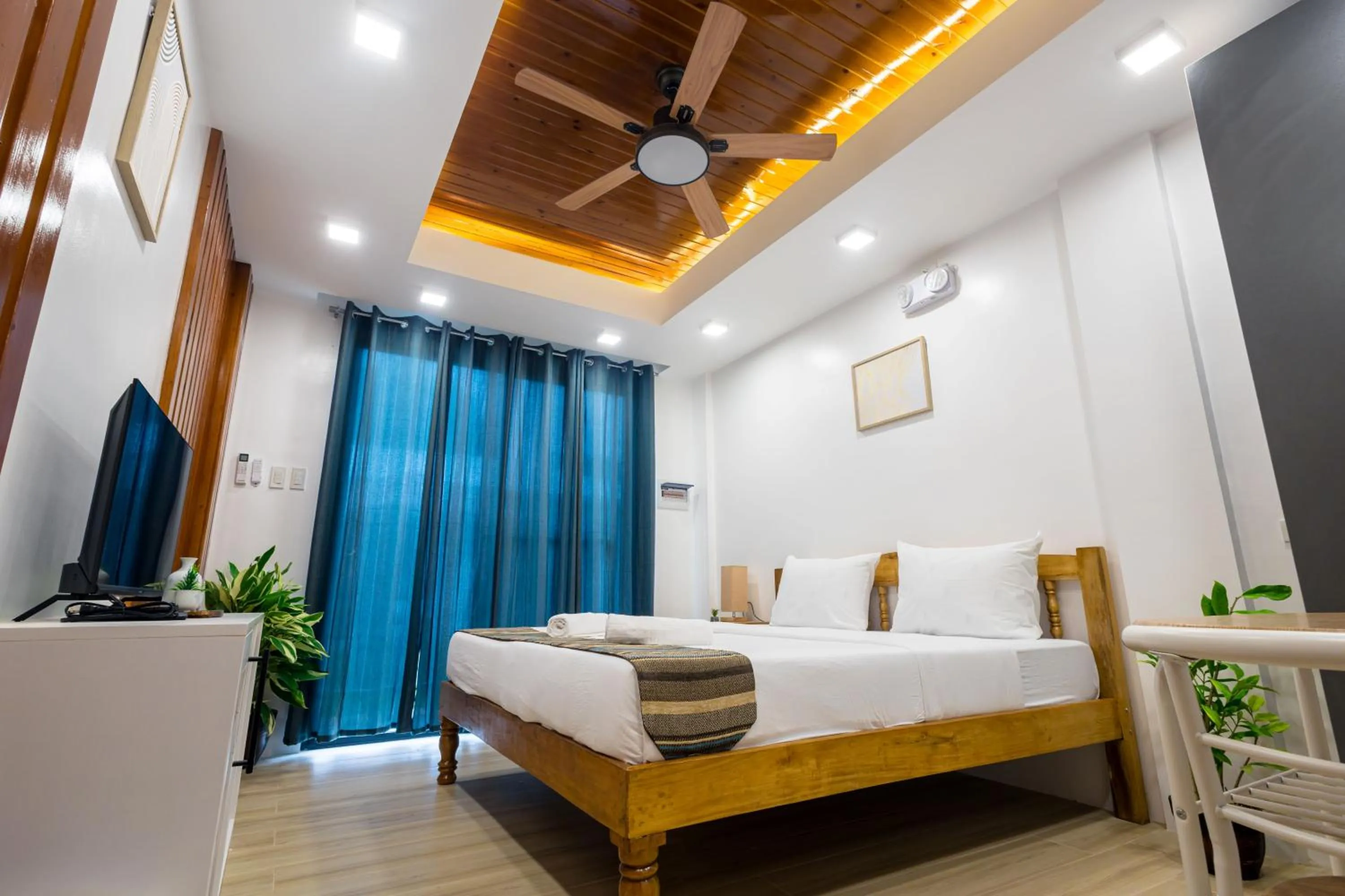 Bedroom, Bed in E L Westensee Resort