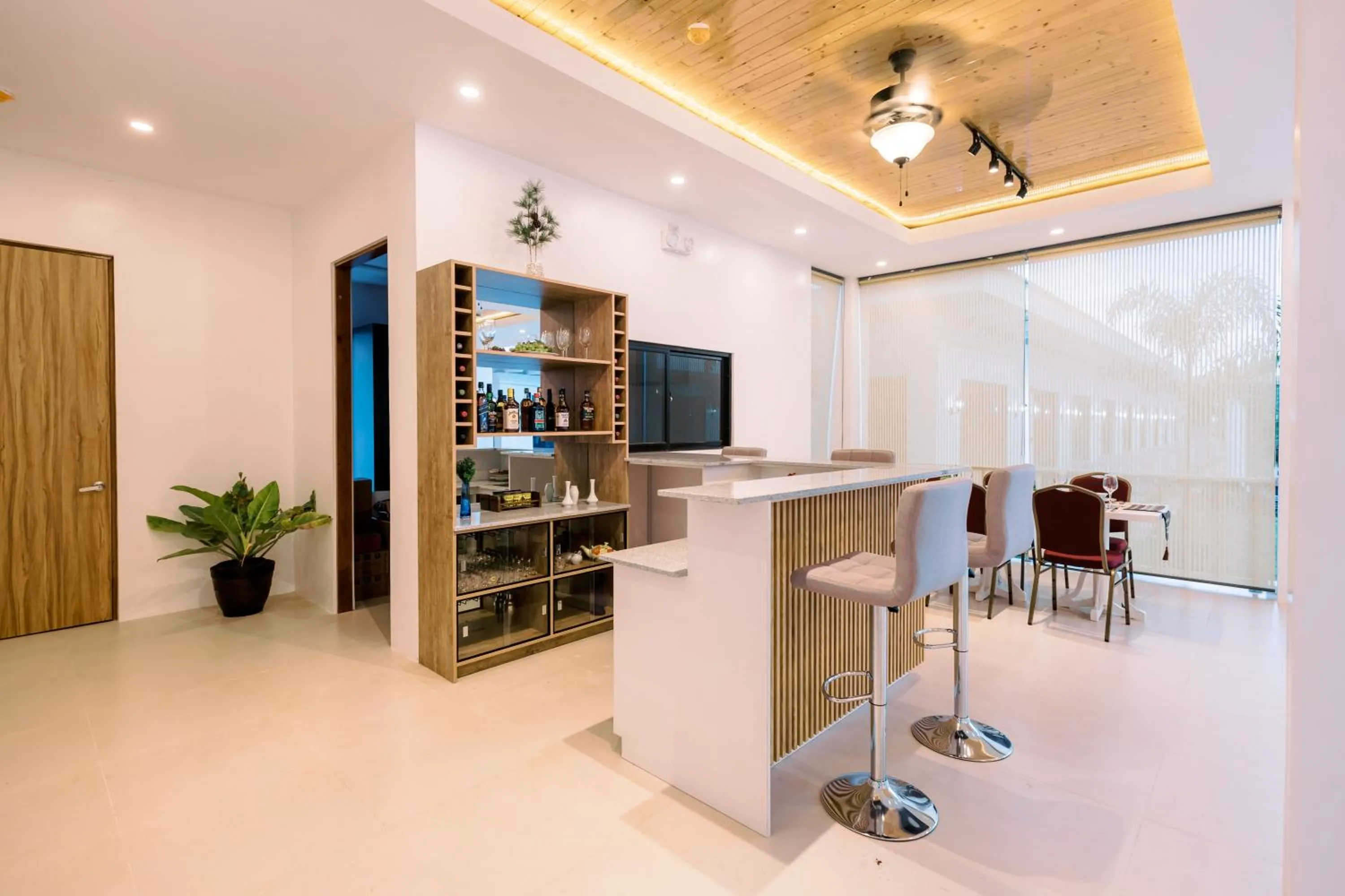 Lounge or bar in E L Westensee Resort