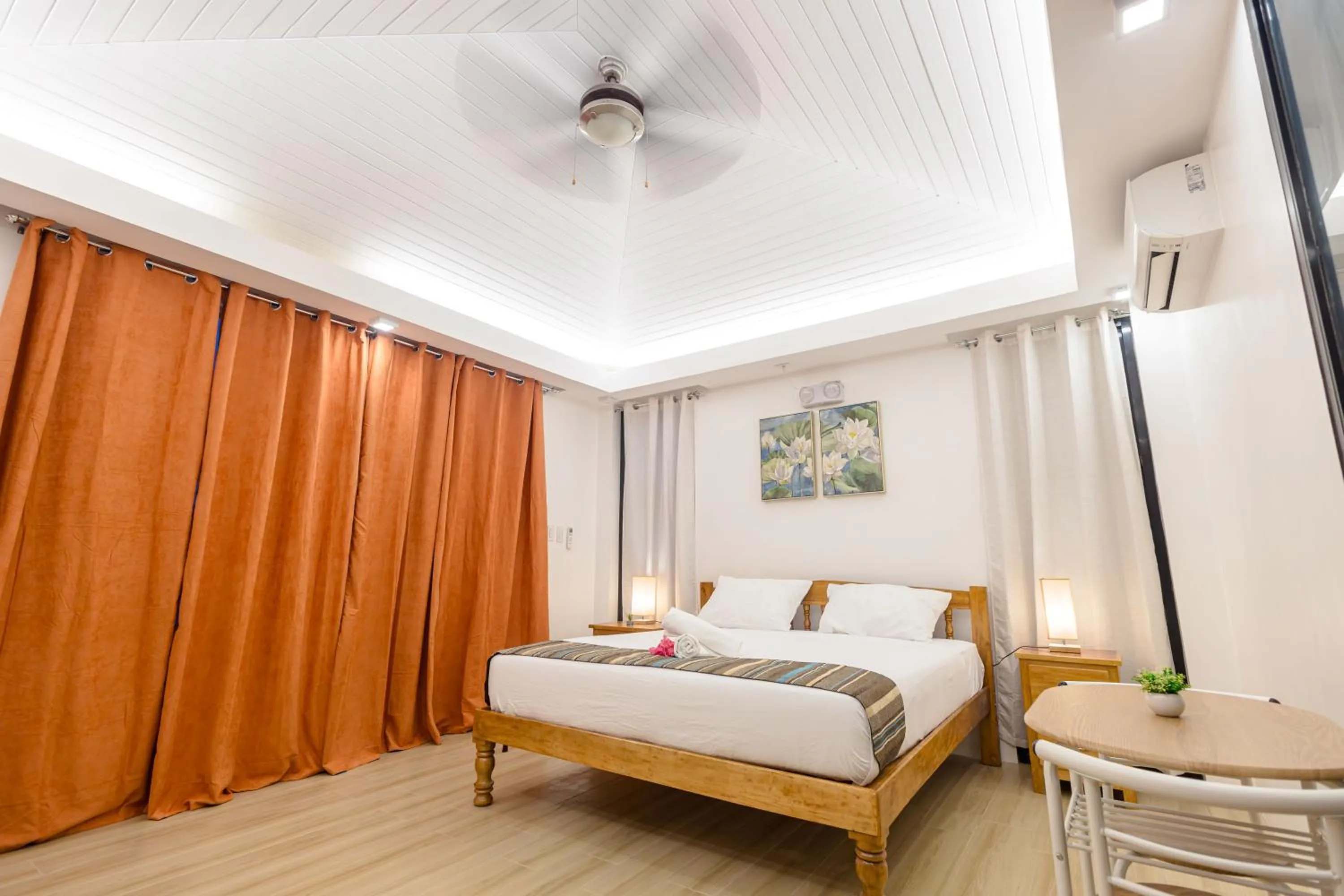 Bedroom, Bed in E L Westensee Resort