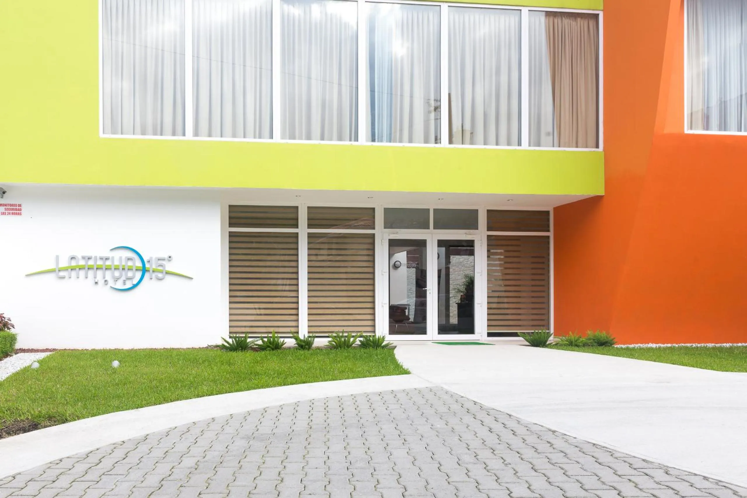 Facade/entrance in Hotel Latitud 15