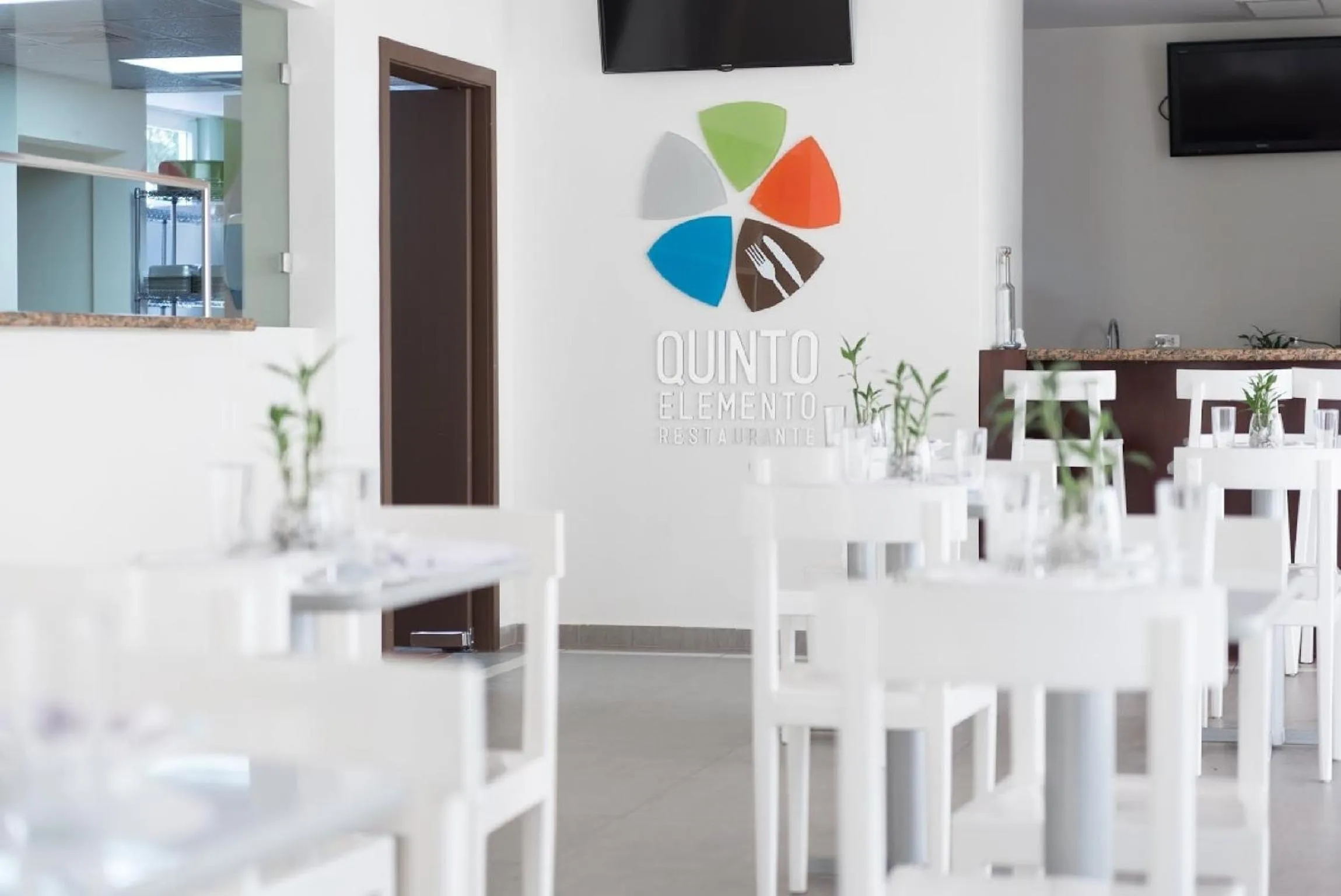 Restaurant/places to eat in Hotel Latitud 15