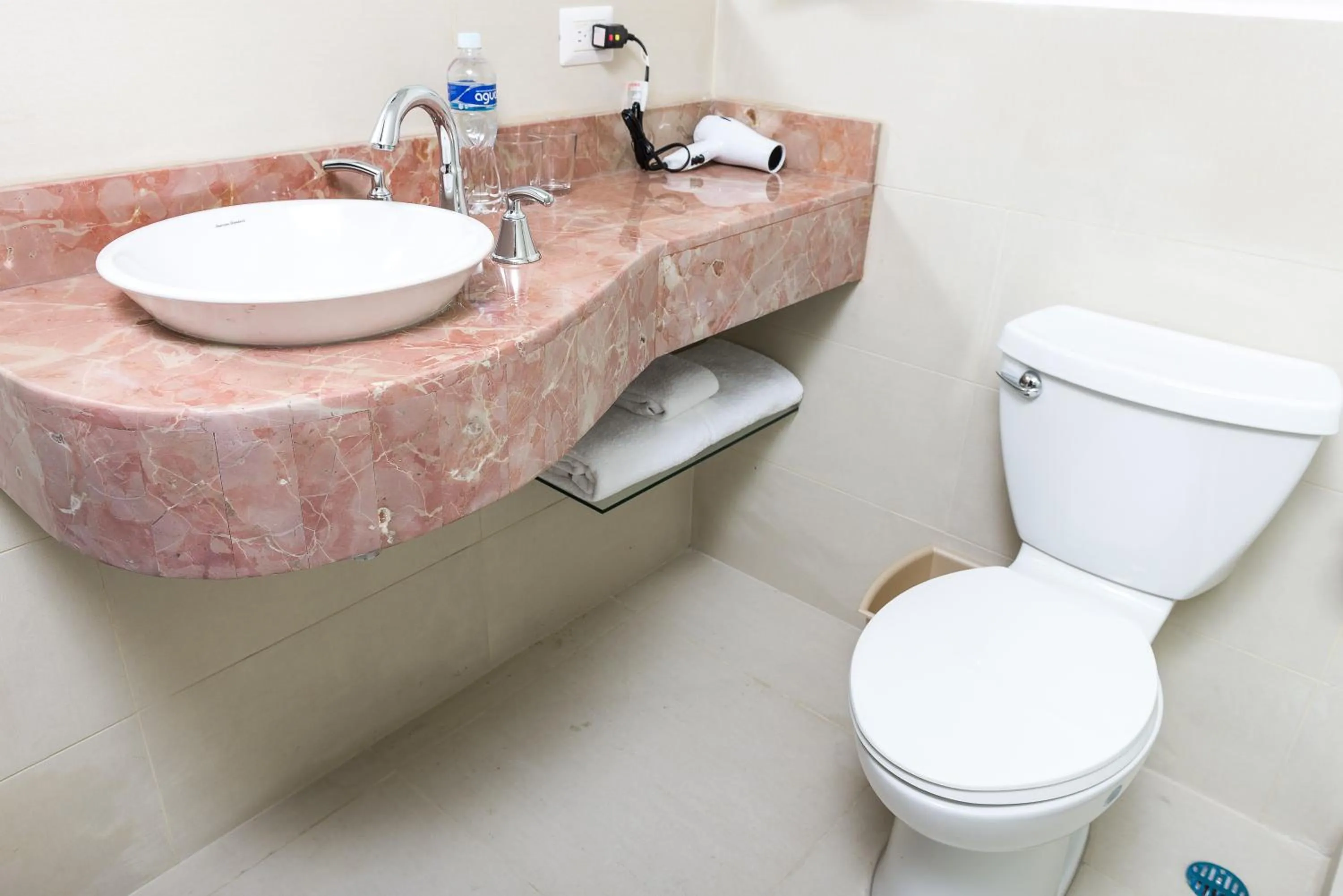 Bathroom in Hotel Latitud 15