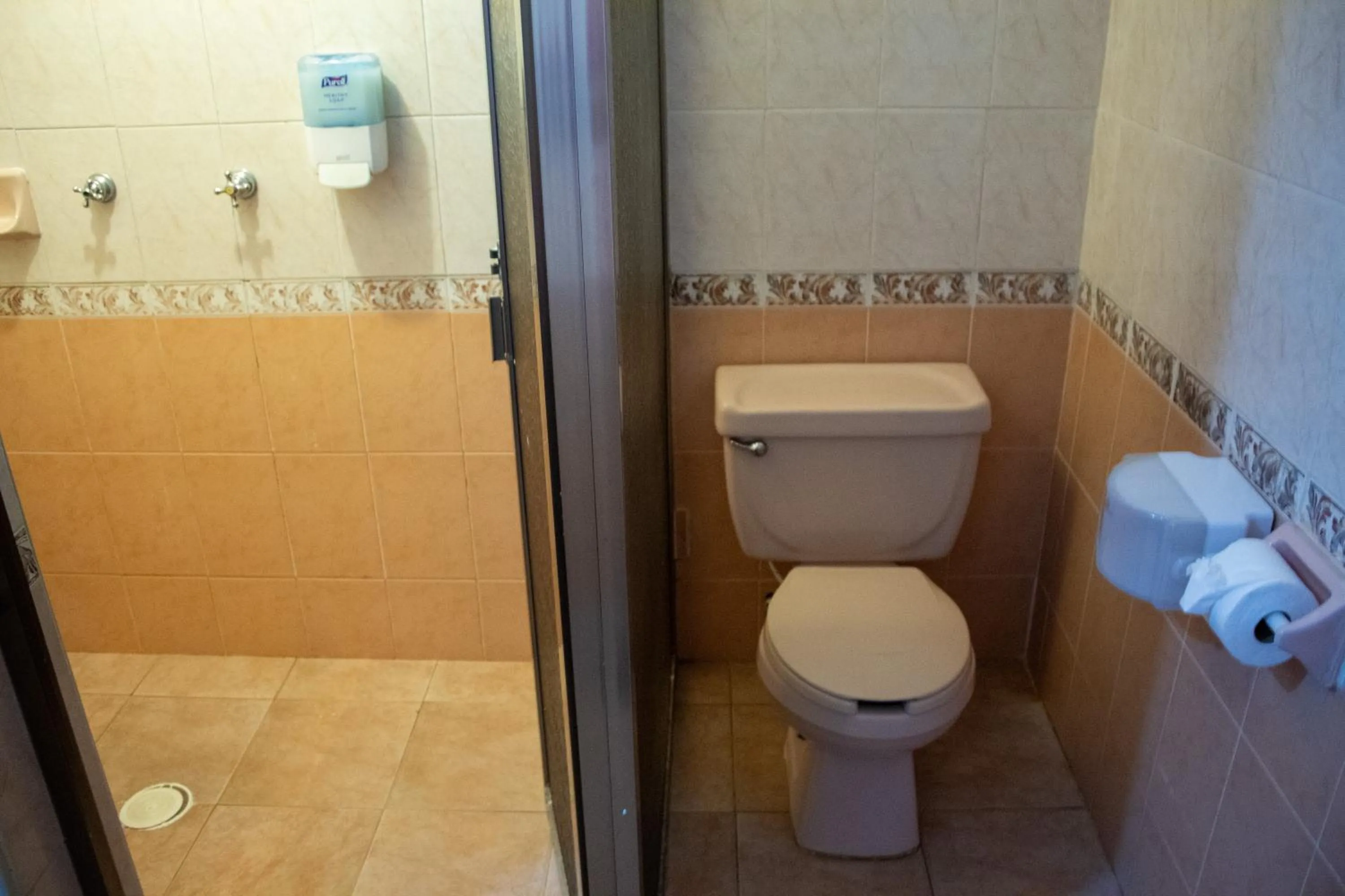 Shower in Hotel Vista Caribe 5ta Av a 5 Pasos de la Playa