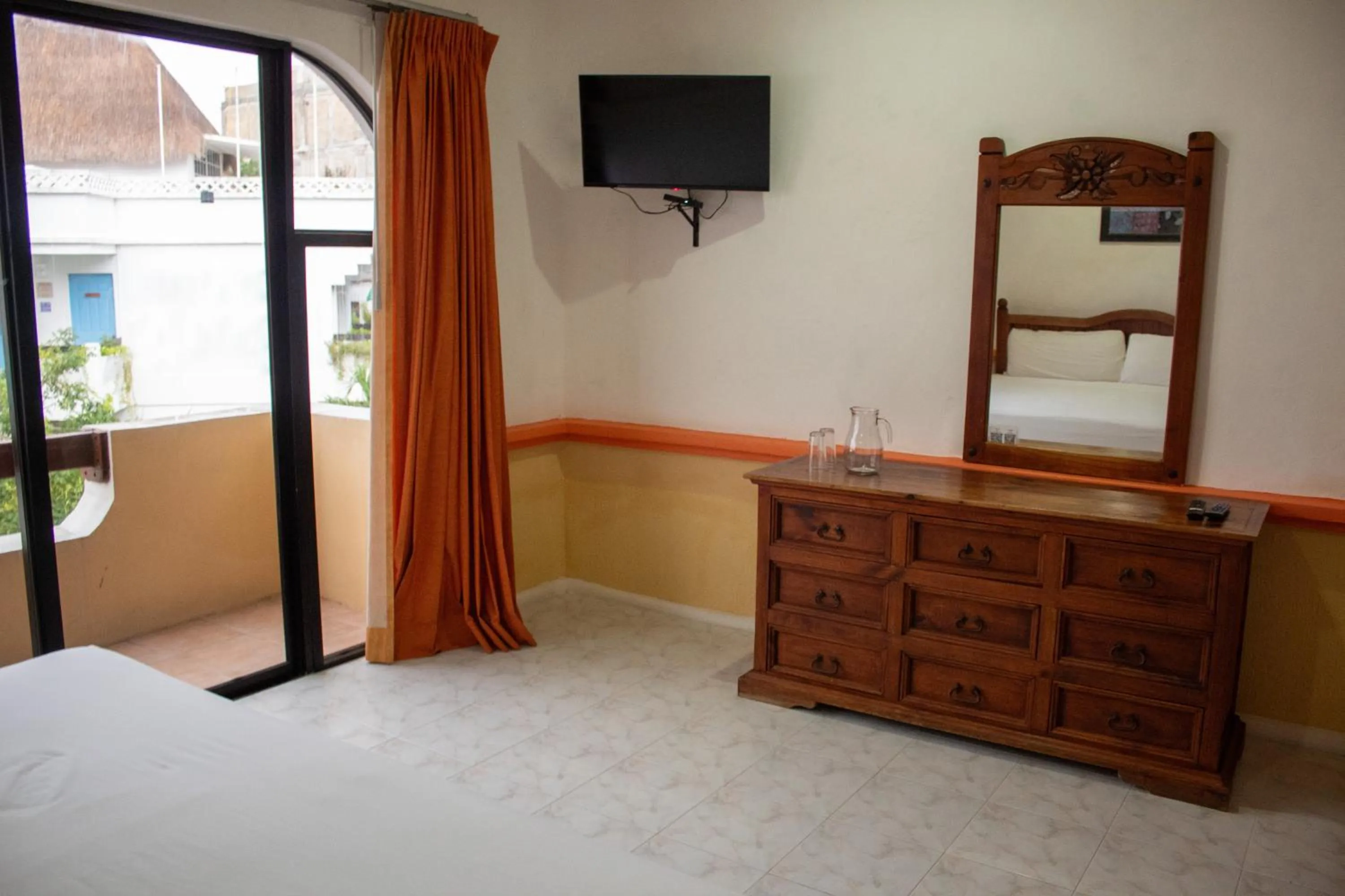 TV and multimedia in Hotel Vista Caribe 5ta Av a 5 Pasos de la Playa