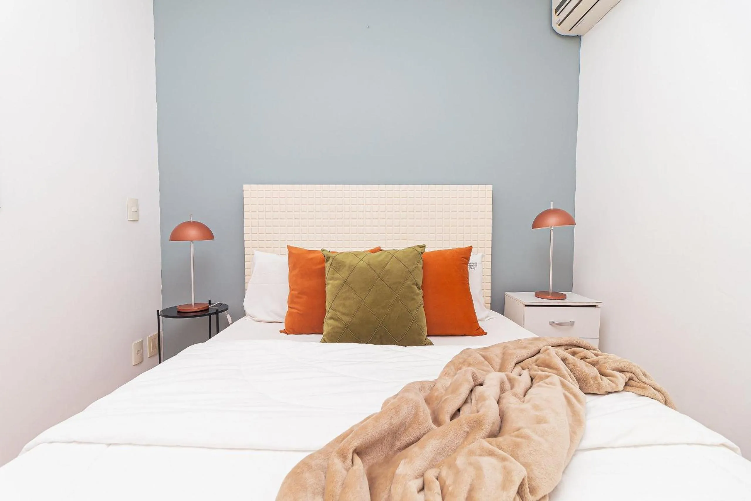 Bed in Vossa Bossa Pinheiros Style