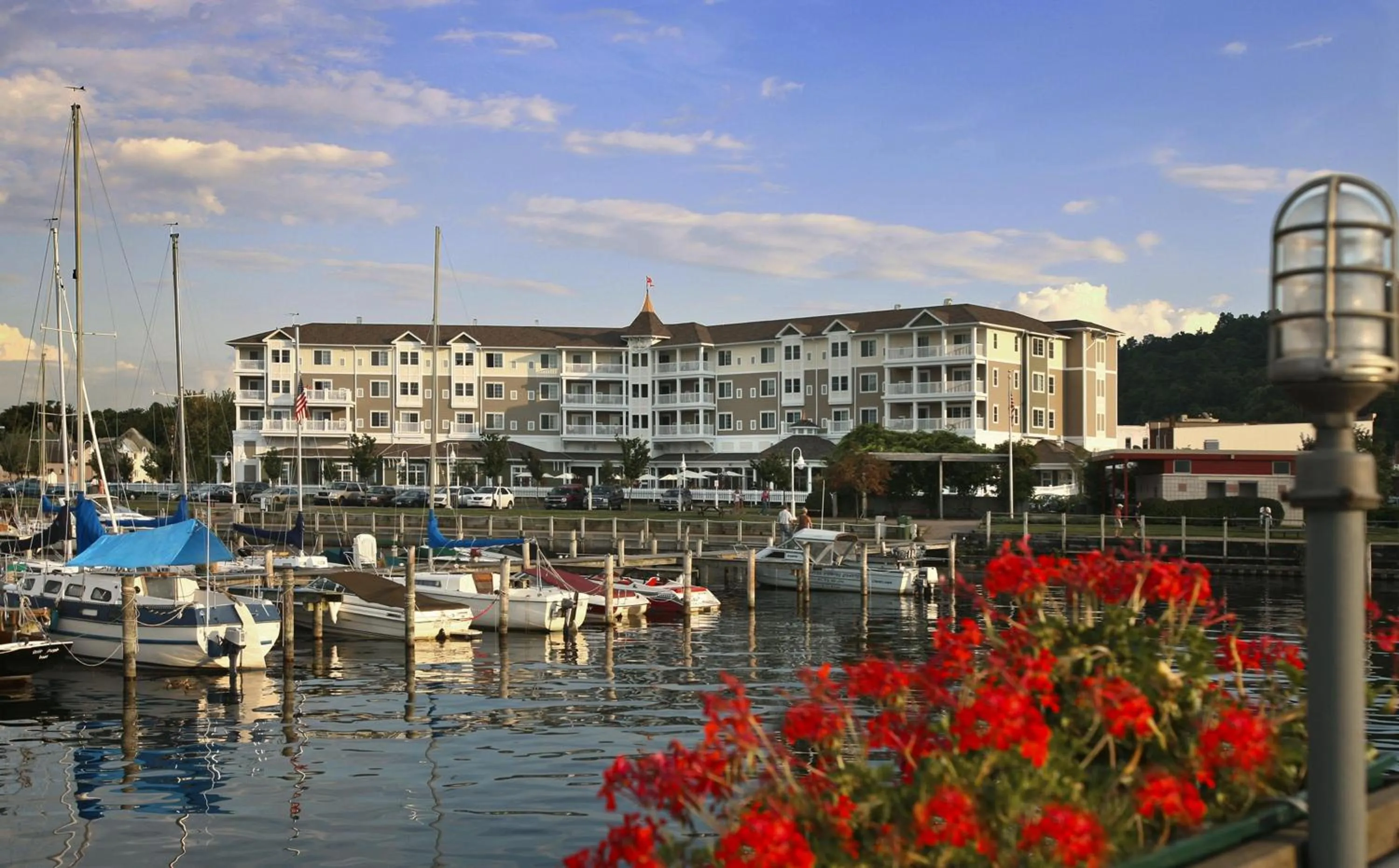 Facade/entrance in Watkins Glen Harbor Hotel