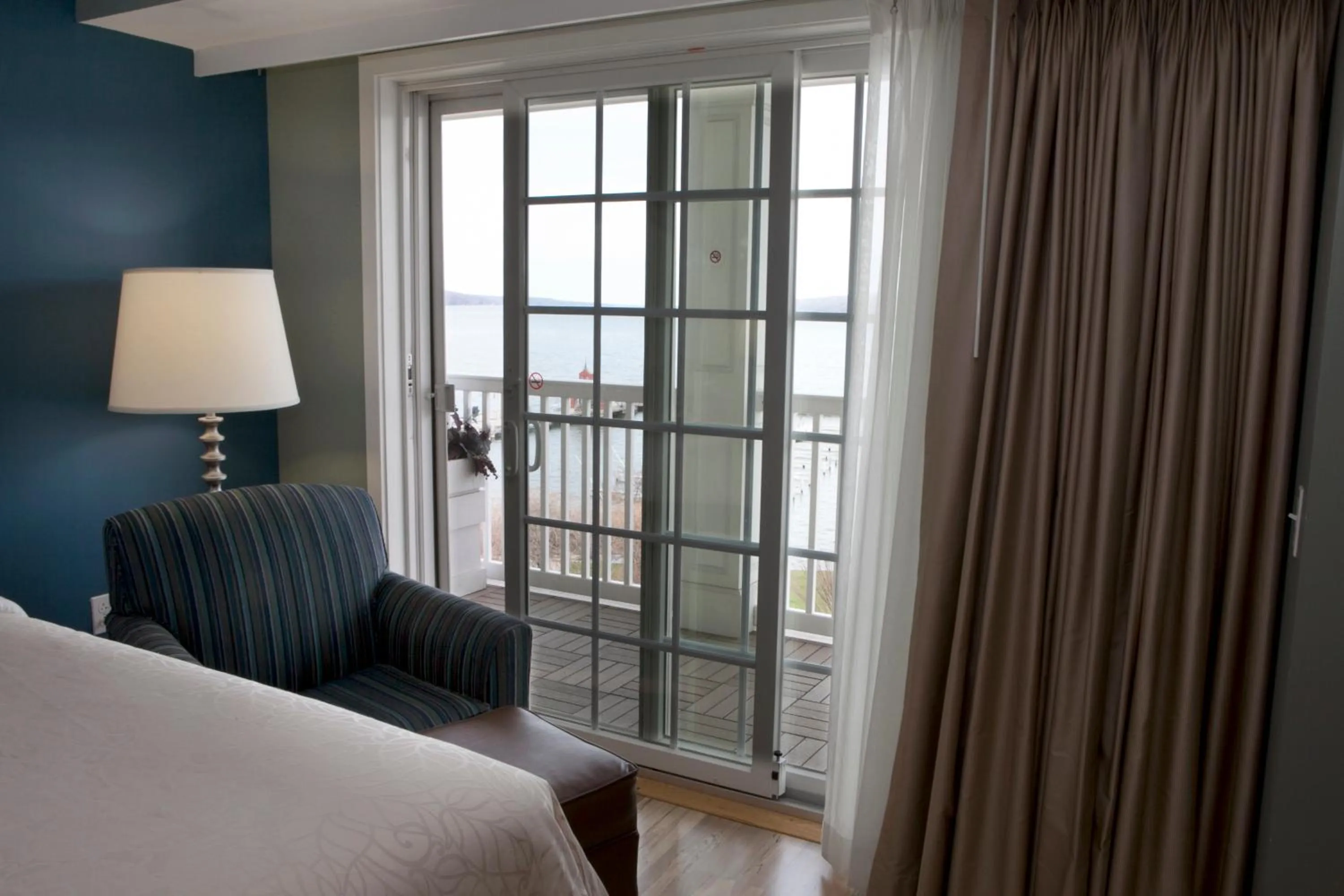 Bed in Watkins Glen Harbor Hotel