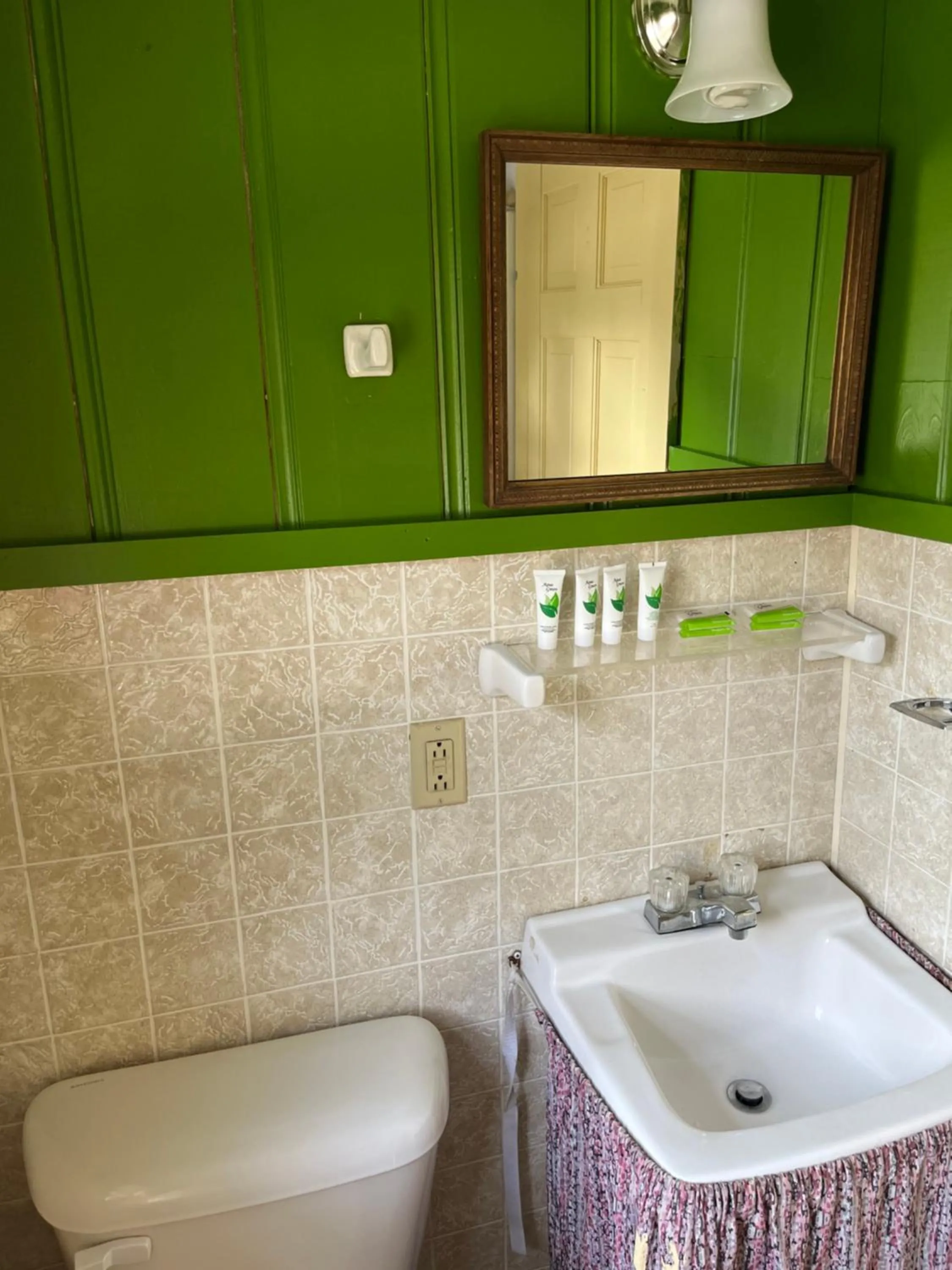 Bathroom in White Mountain Cottages