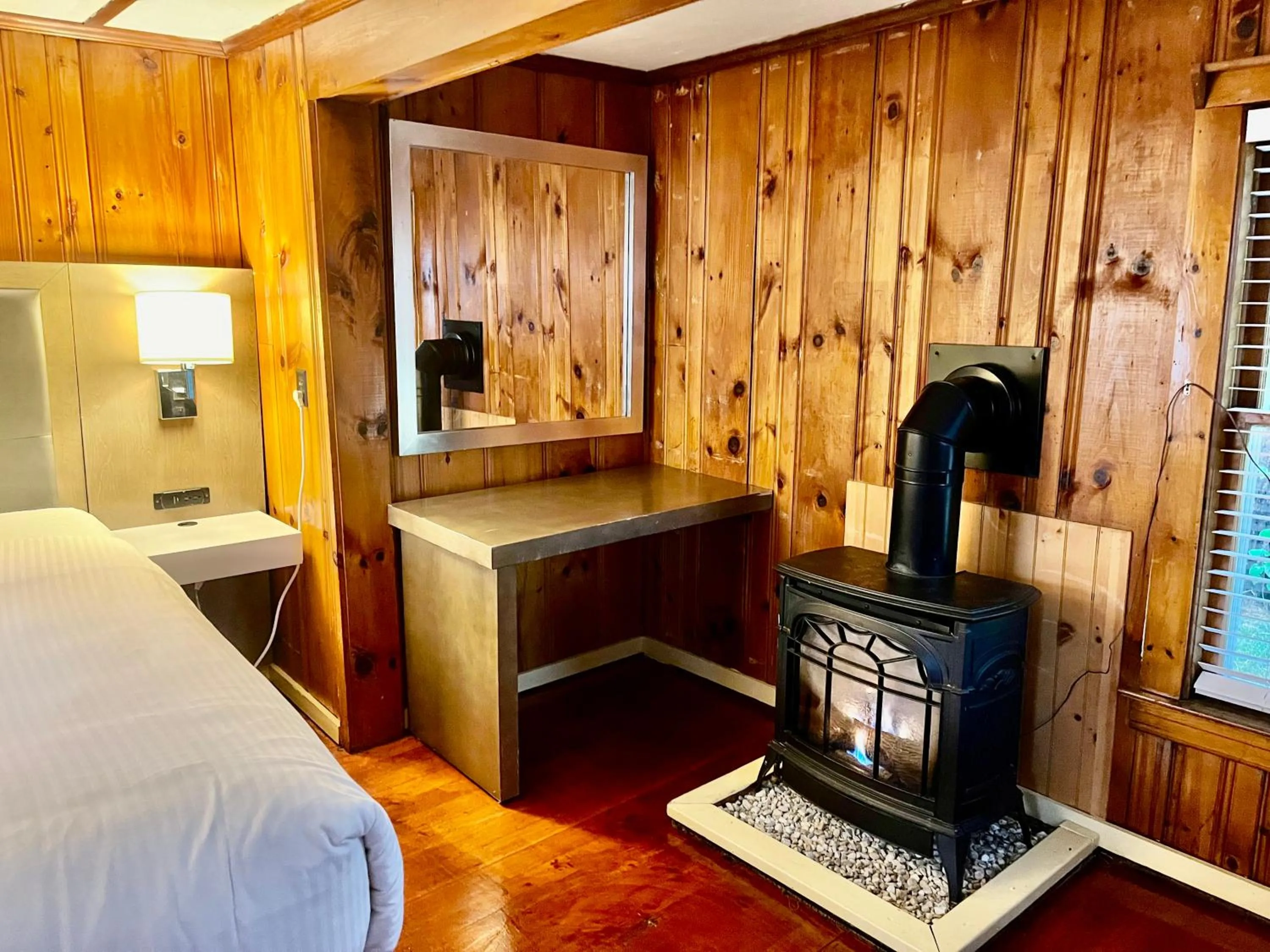 Bed in White Mountain Cottages