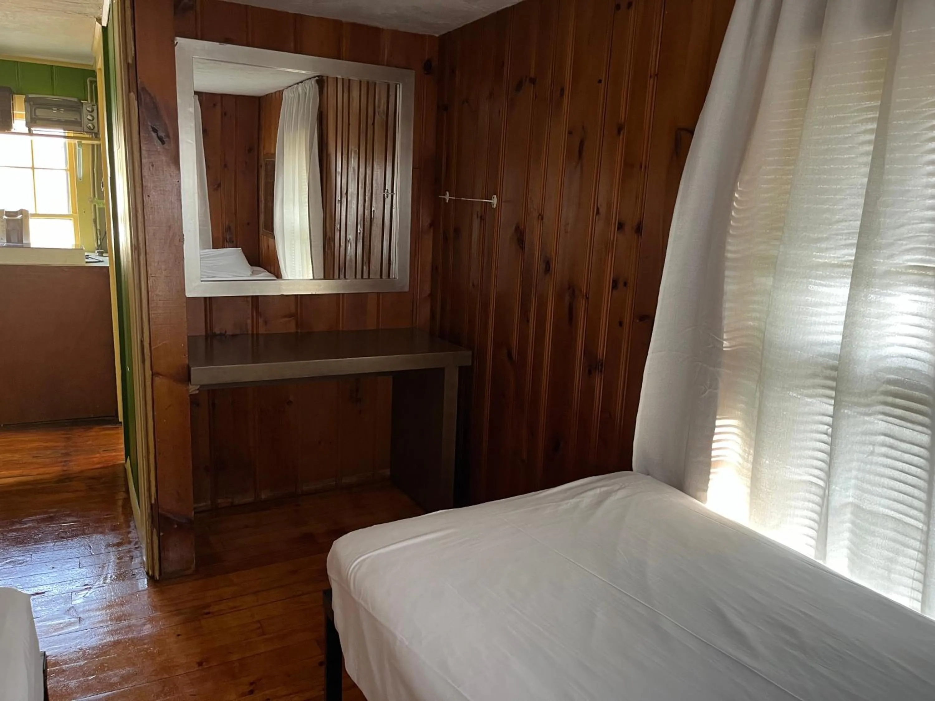Bedroom, Bed in White Mountain Cottages
