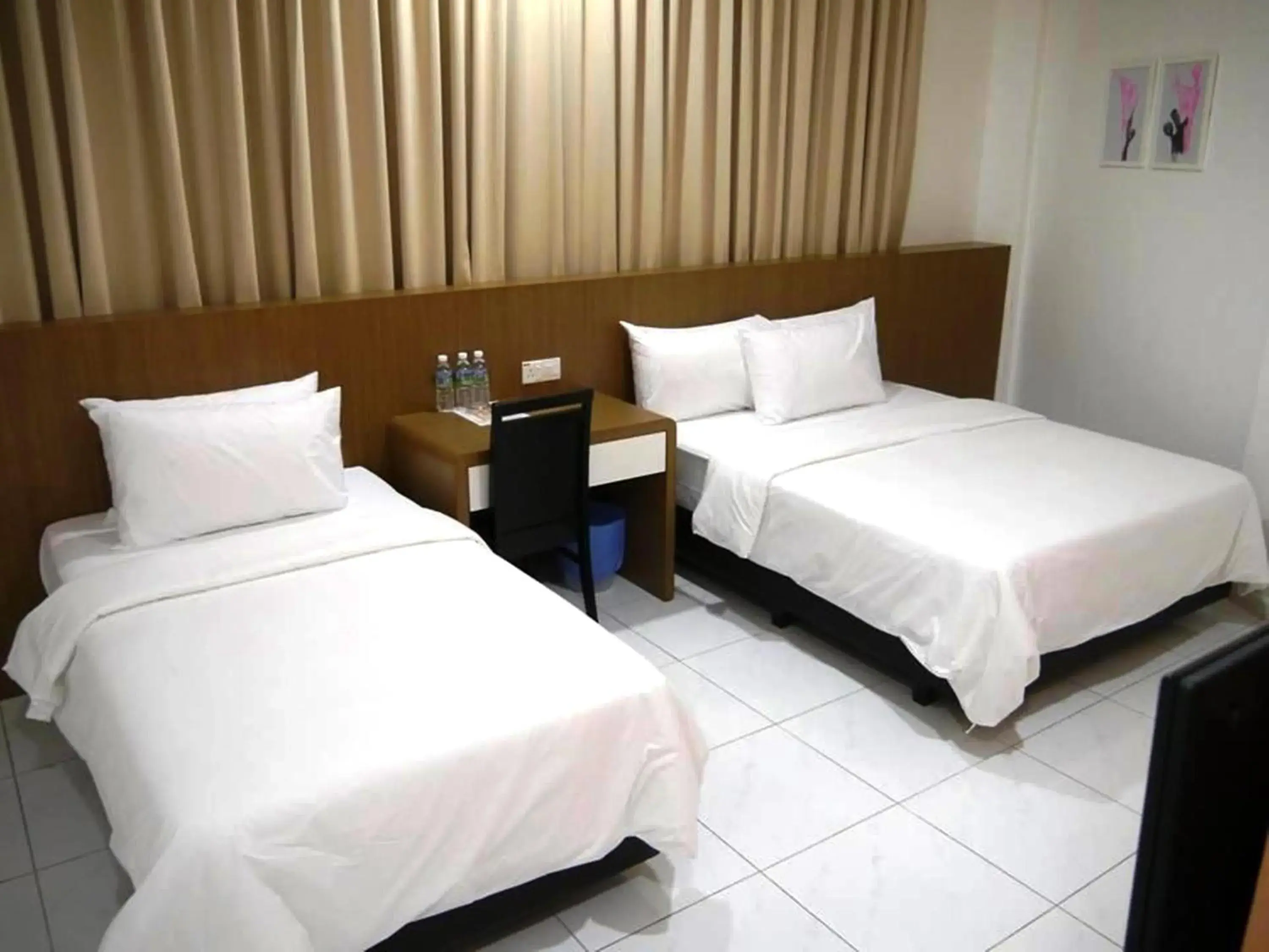 Deluxe Room (2 Adults + 1 Child) in Hotel Wawasan Deluxe Room (2 Adults + 1 Child) in Hotel Wawasan