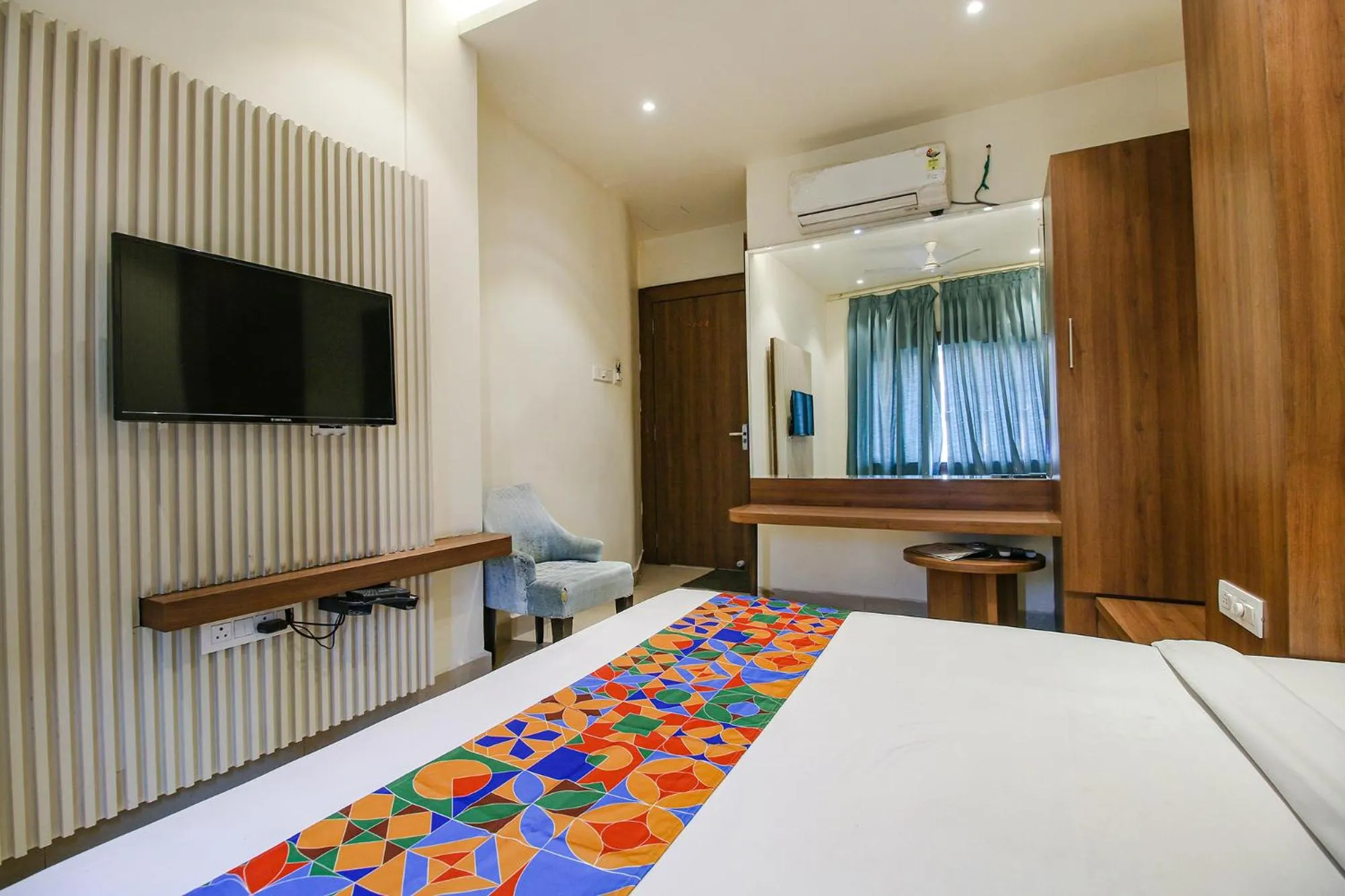 Bed in FabHotel Royal Palace II