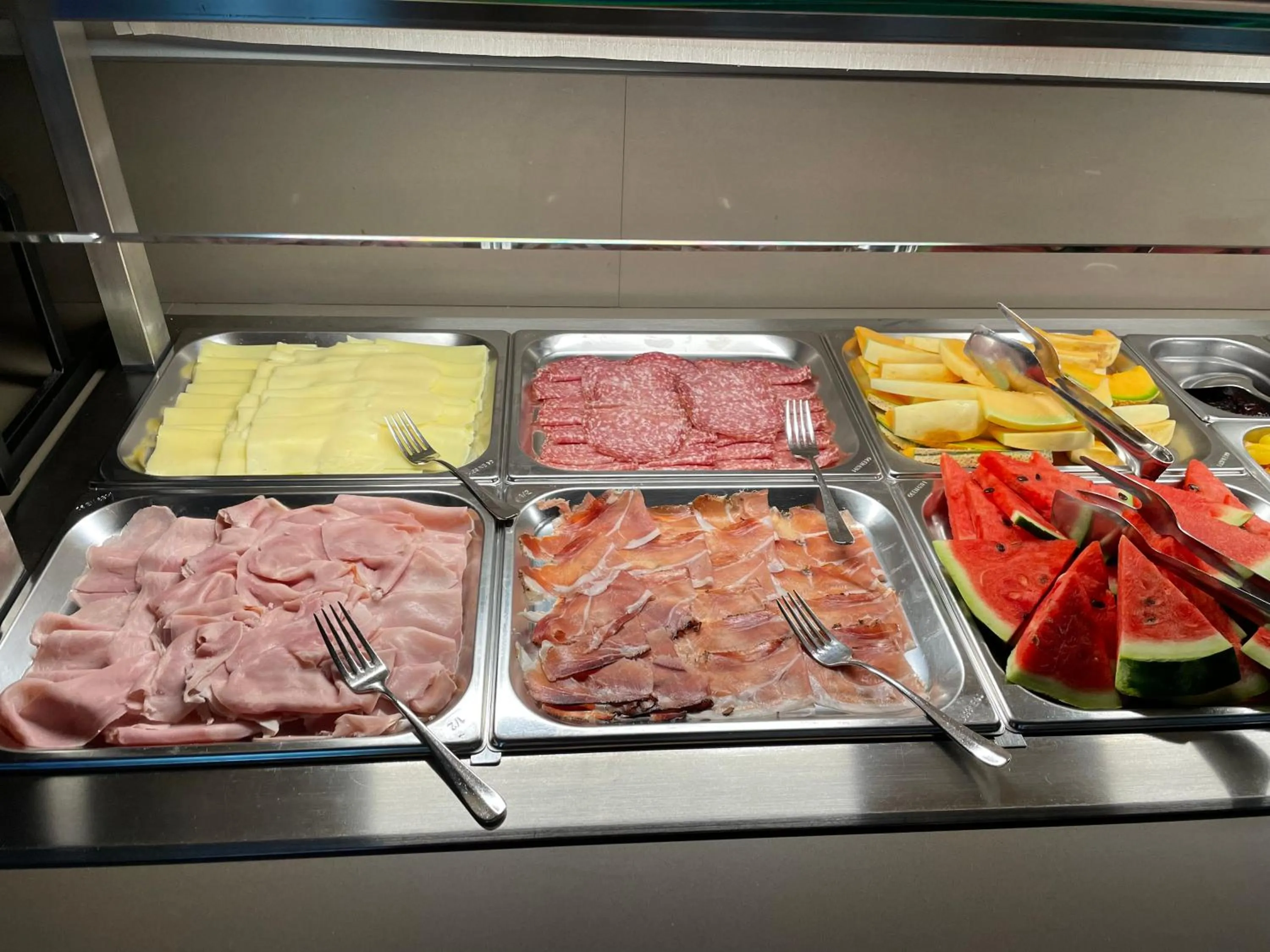 Food and drinks in Hotel Montreal