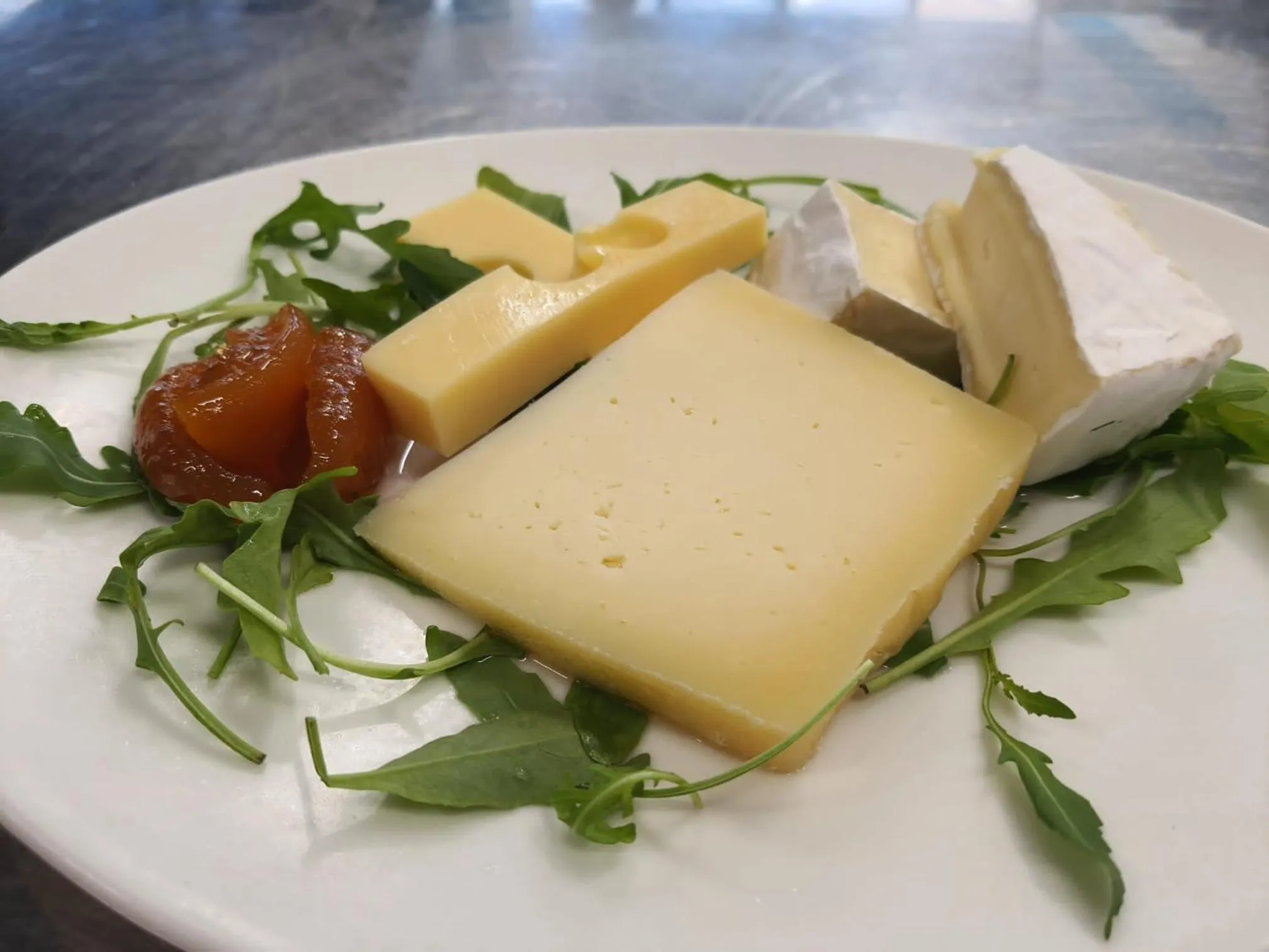 Restaurant/places to eat in Hotel Montreal