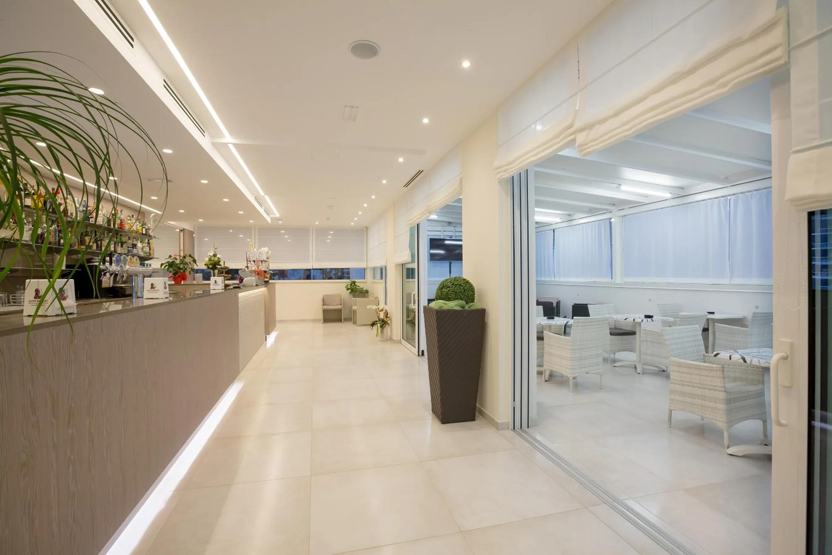 Lounge or bar in Hotel Montreal