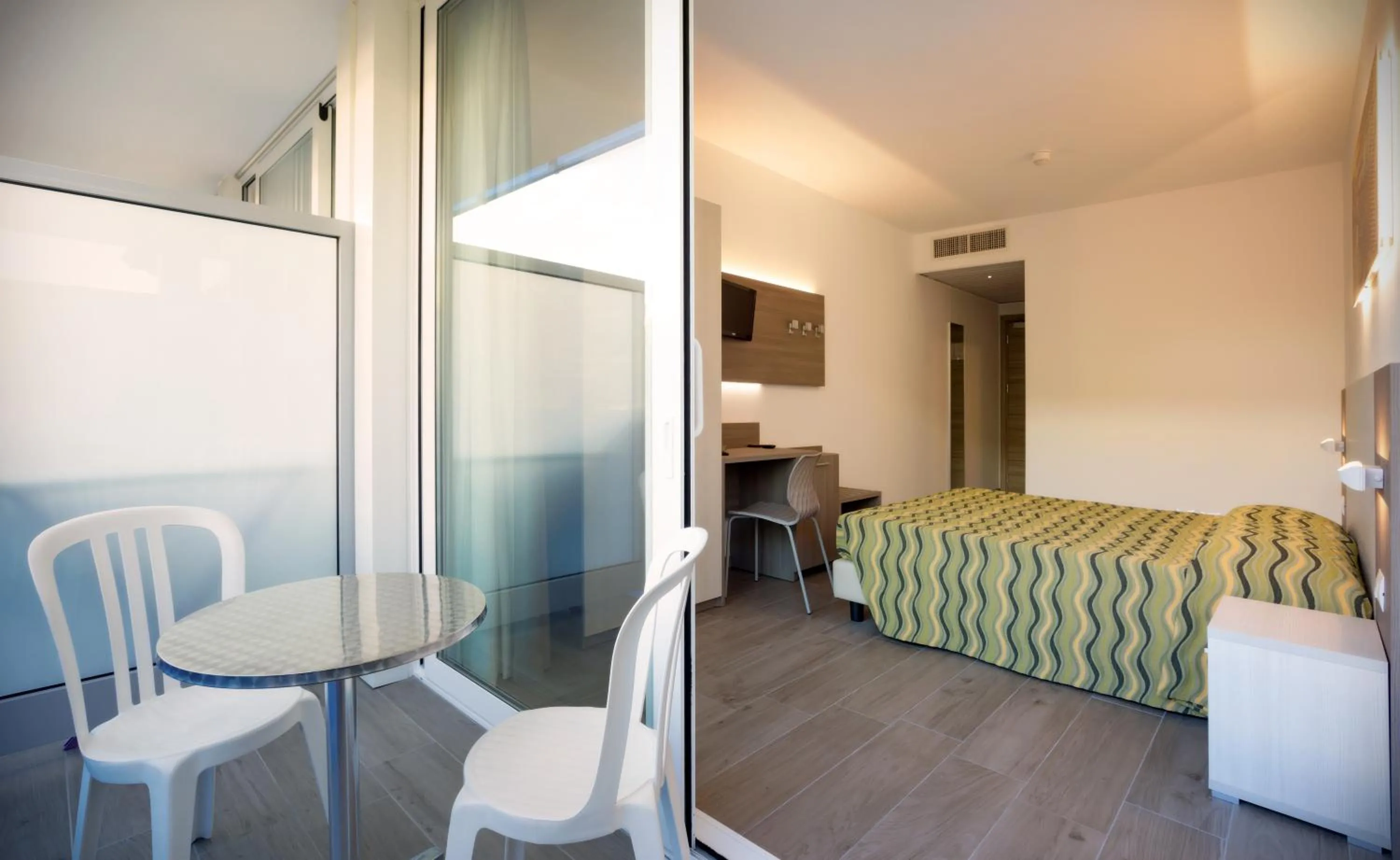 Bed in Hotel Montreal