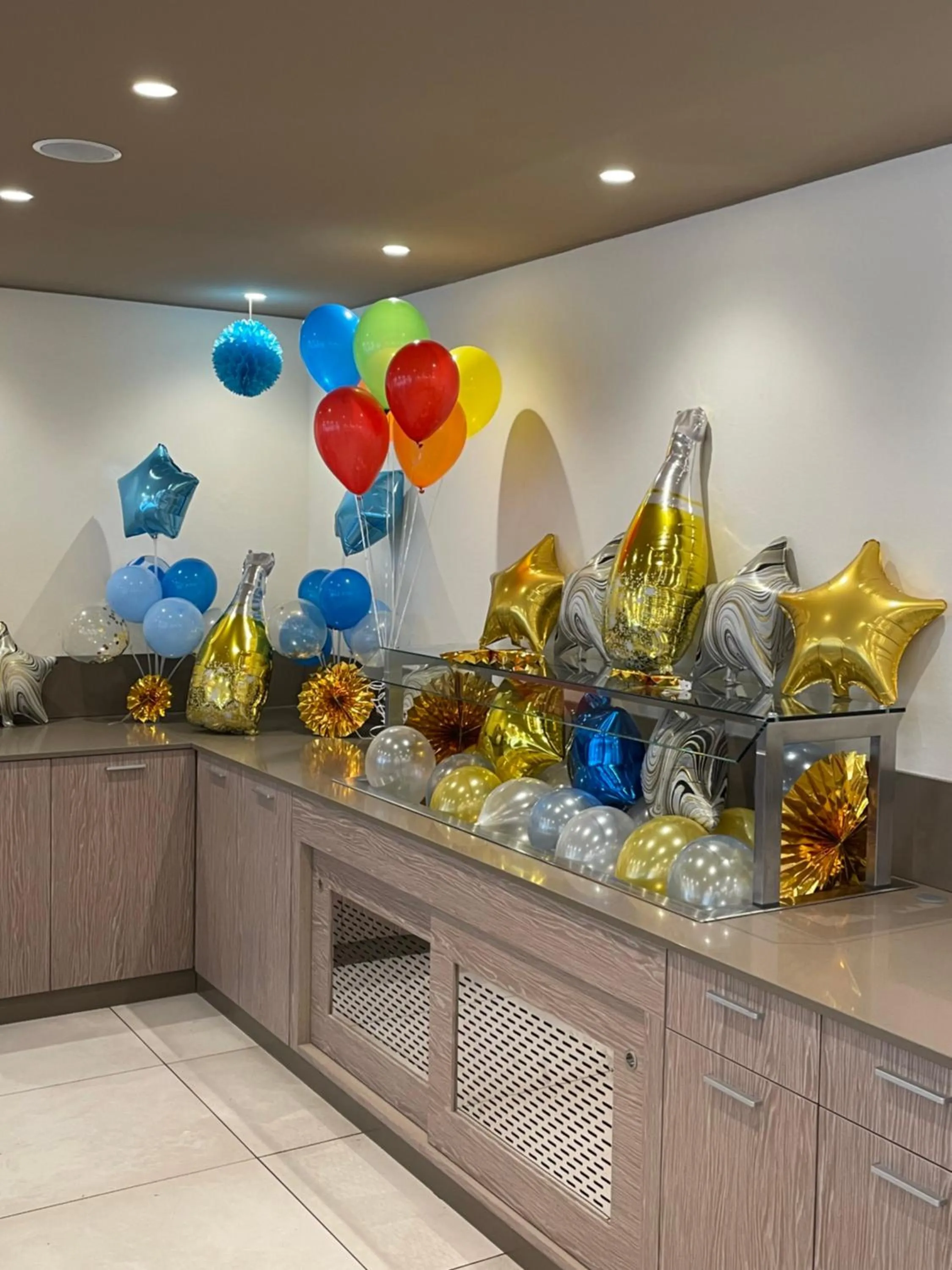 Restaurant/places to eat in Hotel Montreal