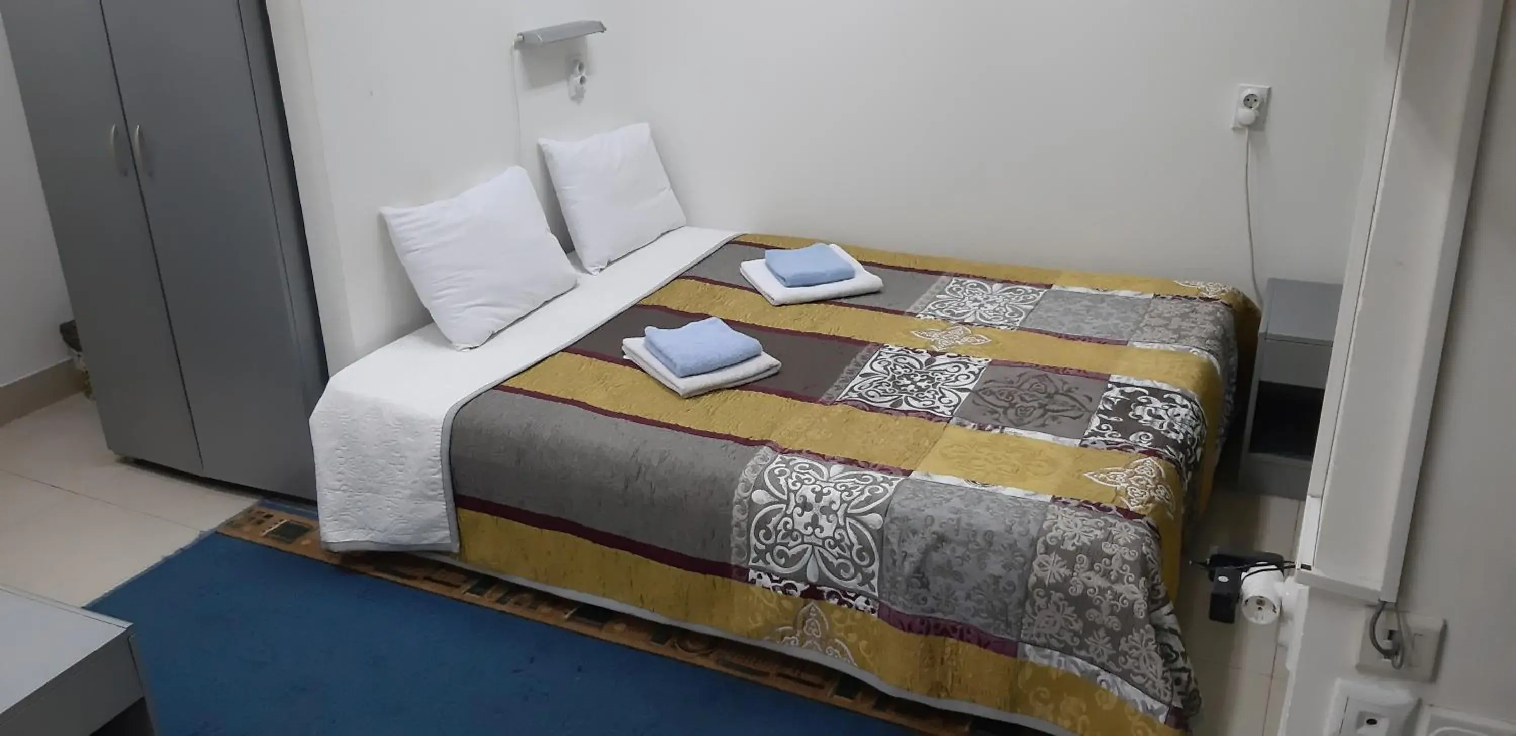 Deluxe Double Room with Extra Bed in HOTEL Crystal Lights Deluxe Double Room with Extra Bed in HOTEL Crystal Lights