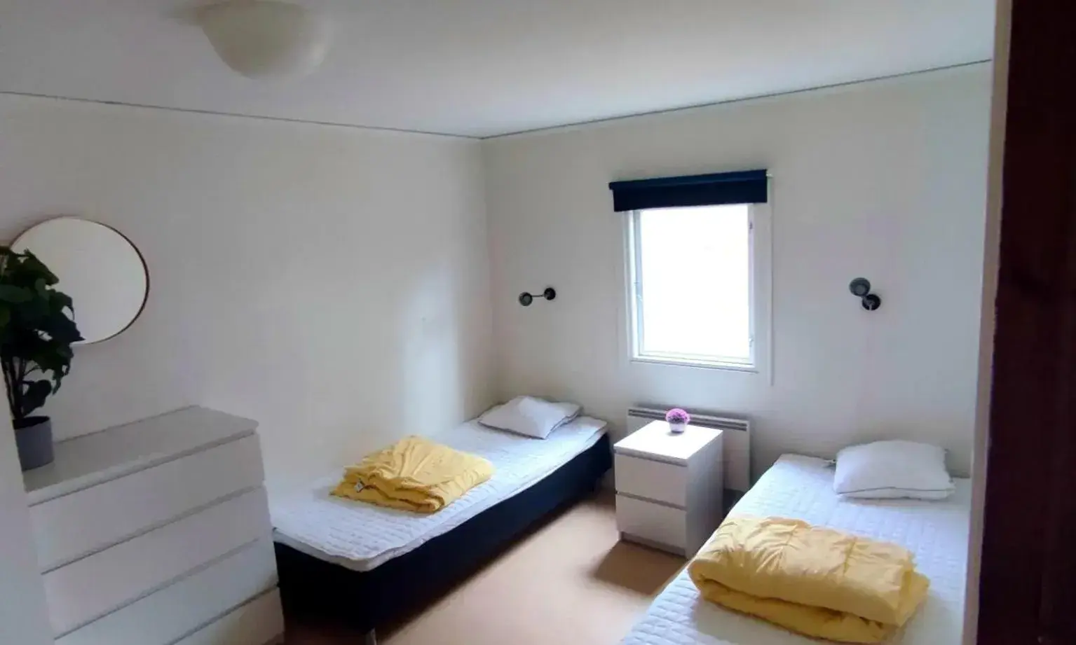 Large Two-Bedroom House (6 Adults) in Långasjönäs Camping & Stugby Large Two-Bedroom House (6 Adults) in Långasjönäs Camping & Stugby