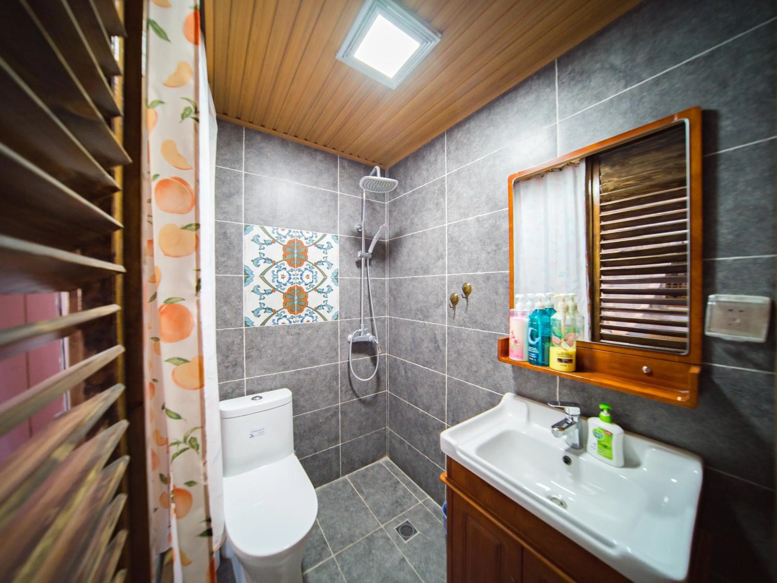 Shower in Tuo Tuo Guest House