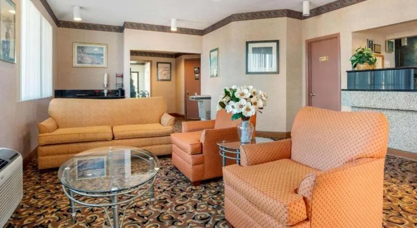 Econo Lodge Inn & Suites Forest