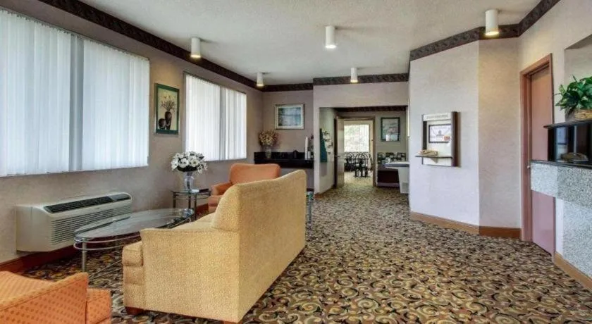 Econo Lodge Inn & Suites Forest