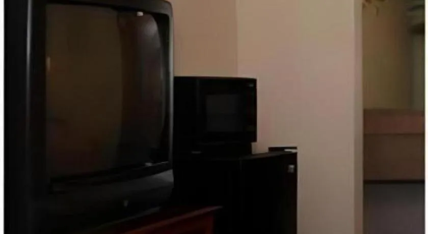 Econo Lodge Inn & Suites Forest