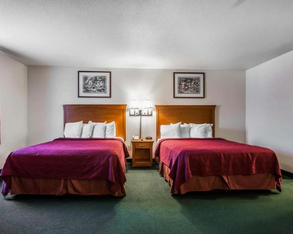 Bed in Quality Inn Kearney - Liberty